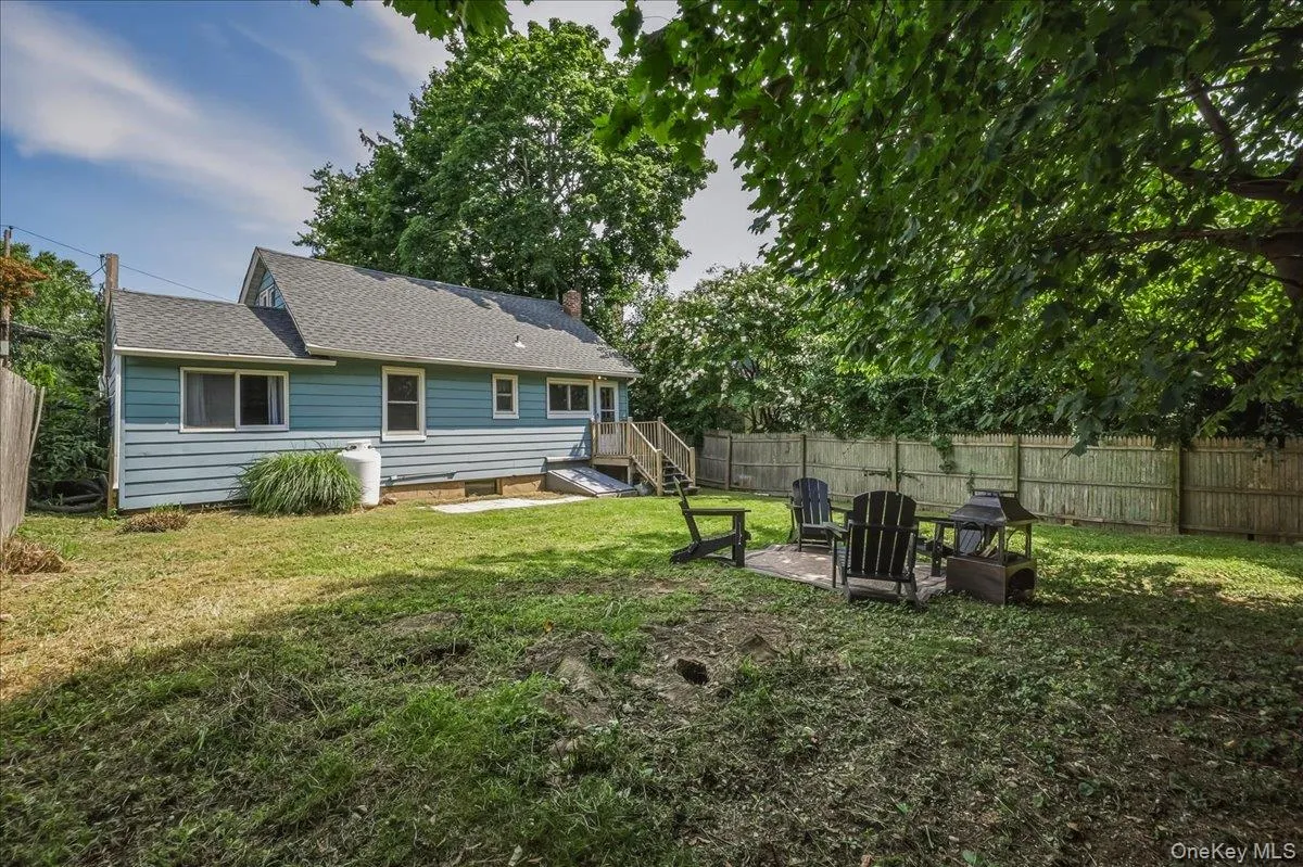 5 Coles Place, Huntington, NY, 2 Bedrooms Bedrooms, 5 Rooms Rooms,1 BathroomBathrooms,Residential,For Rent,Coles,0,1037480 5 Coles Place, Huntington, NY, 2 Bedrooms Bedrooms, 5 Rooms Rooms,1 BathroomBathrooms,Residential,For Rent,Coles,0,1037480