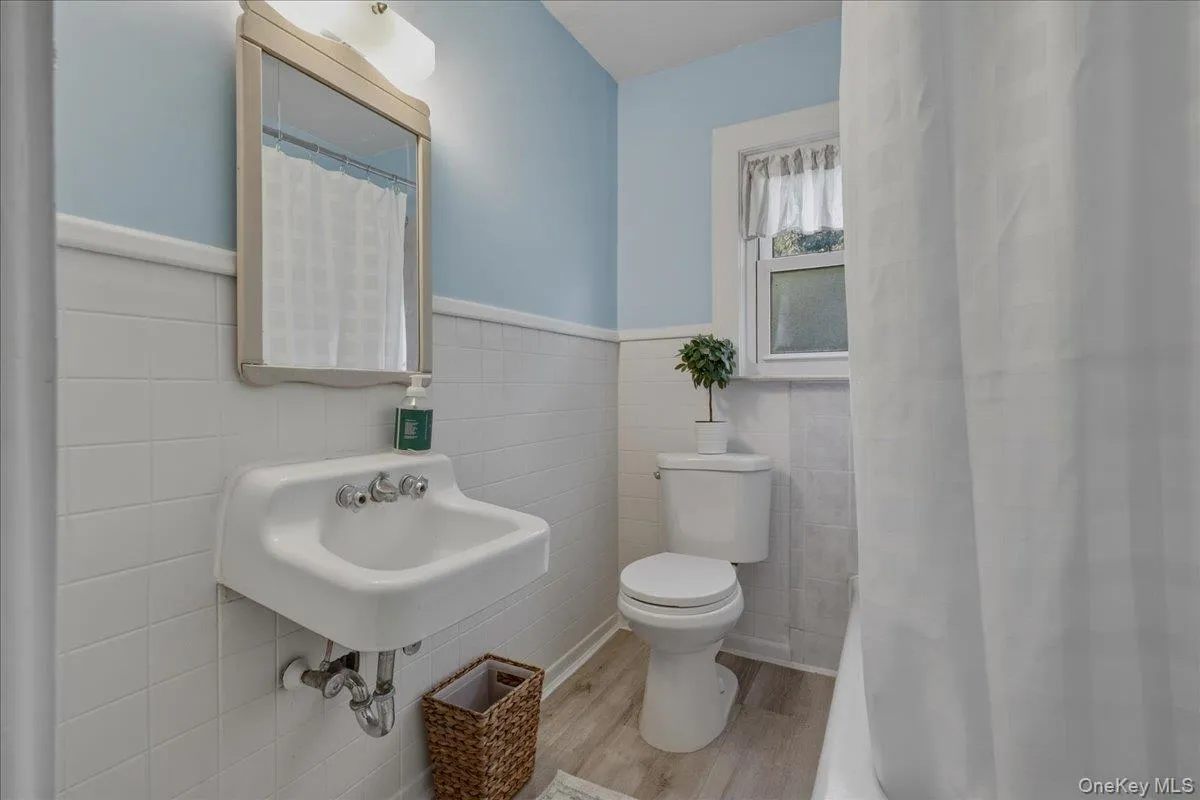 5 Coles Place, Huntington, NY, 2 Bedrooms Bedrooms, 5 Rooms Rooms,1 BathroomBathrooms,Residential,For Rent,Coles,0,1037480 5 Coles Place, Huntington, NY, 2 Bedrooms Bedrooms, 5 Rooms Rooms,1 BathroomBathrooms,Residential,For Rent,Coles,0,1037480