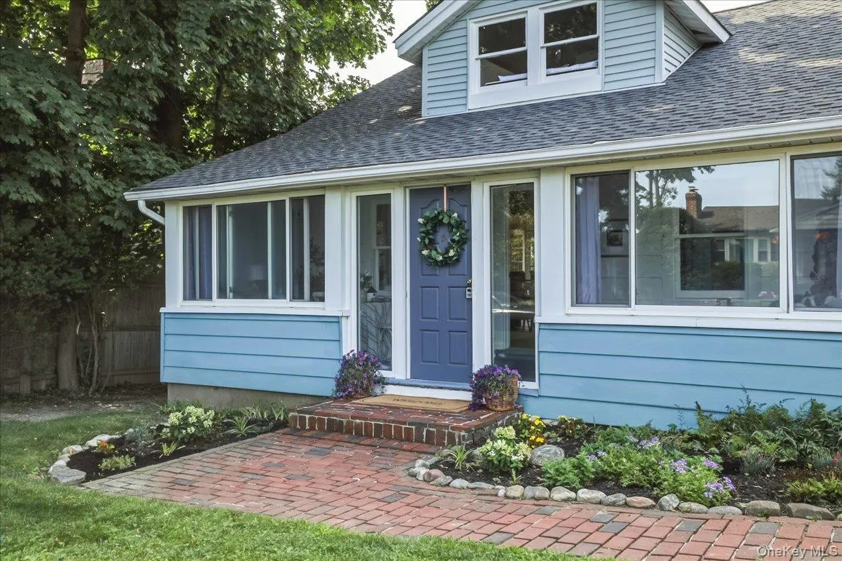 5 Coles Place, Huntington, NY, 2 Bedrooms Bedrooms, 5 Rooms Rooms,1 BathroomBathrooms,Residential,For Rent,Coles,0,1037480 5 Coles Place, Huntington, NY, 2 Bedrooms Bedrooms, 5 Rooms Rooms,1 BathroomBathrooms,Residential,For Rent,Coles,0,1037480