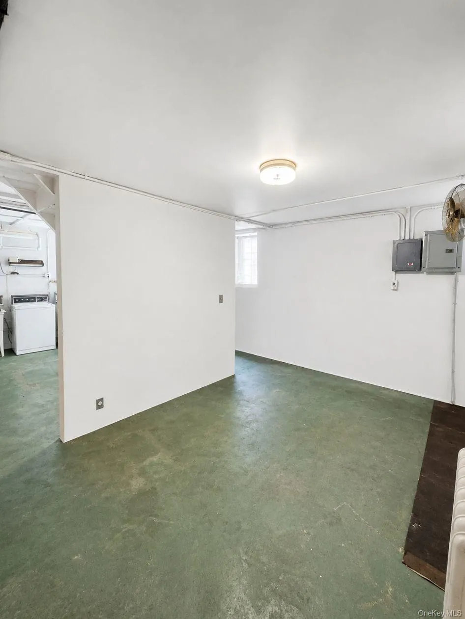 20-42 41st Street, New York, NY, 2 Bedrooms Bedrooms, 5 Rooms Rooms,1 BathroomBathrooms,Residential,For Rent,41st,0,1037487 20-42 41st Street, New York, NY, 2 Bedrooms Bedrooms, 5 Rooms Rooms,1 BathroomBathrooms,Residential,For Rent,41st,0,1037487