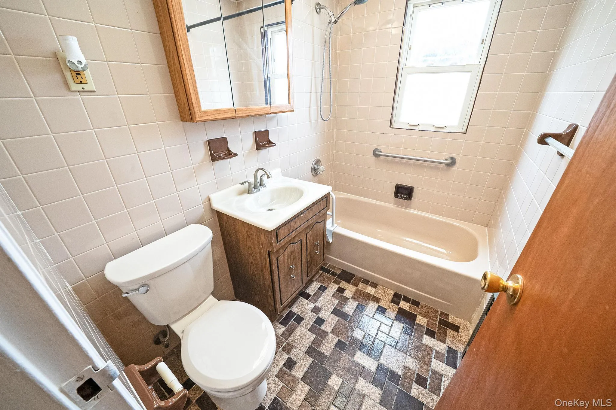 2444 Ericsson Street, New York, NY, 3 Bedrooms Bedrooms, 5 Rooms Rooms,1 BathroomBathrooms,Residential,For Rent,Ericsson,0,1037488 2444 Ericsson Street, New York, NY, 3 Bedrooms Bedrooms, 5 Rooms Rooms,1 BathroomBathrooms,Residential,For Rent,Ericsson,0,1037488