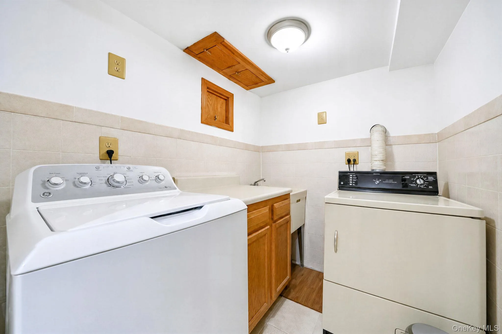 2444 Ericsson Street, New York, NY, 3 Bedrooms Bedrooms, 5 Rooms Rooms,1 BathroomBathrooms,Residential,For Rent,Ericsson,0,1037488 2444 Ericsson Street, New York, NY, 3 Bedrooms Bedrooms, 5 Rooms Rooms,1 BathroomBathrooms,Residential,For Rent,Ericsson,0,1037488