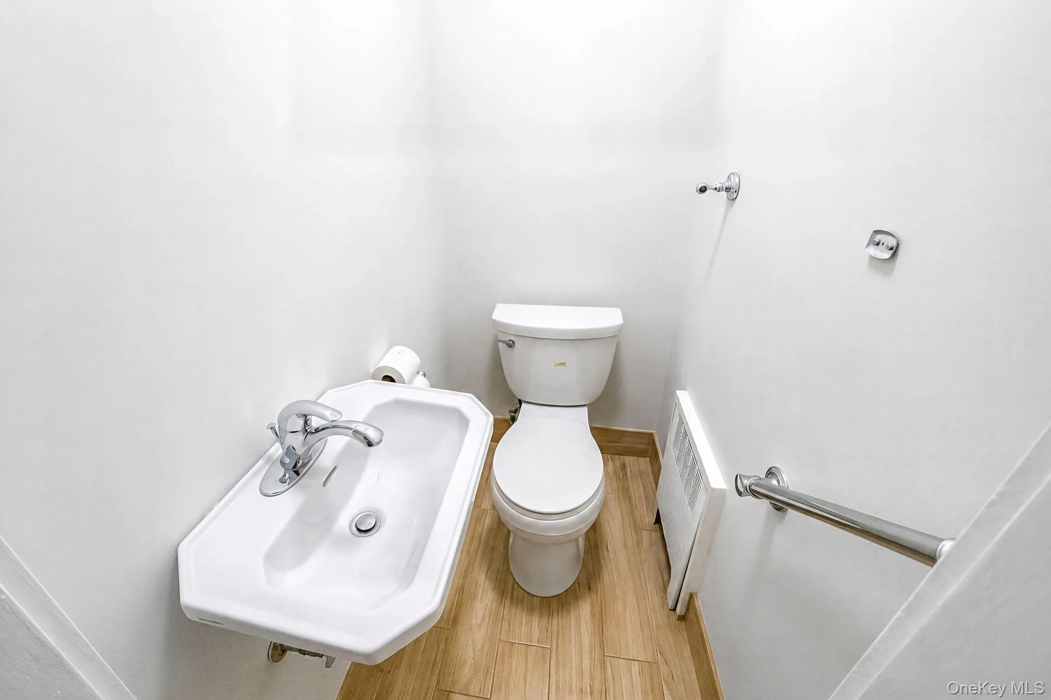 2444 Ericsson Street, New York, NY, 3 Bedrooms Bedrooms, 5 Rooms Rooms,1 BathroomBathrooms,Residential,For Rent,Ericsson,0,1037488 2444 Ericsson Street, New York, NY, 3 Bedrooms Bedrooms, 5 Rooms Rooms,1 BathroomBathrooms,Residential,For Rent,Ericsson,0,1037488