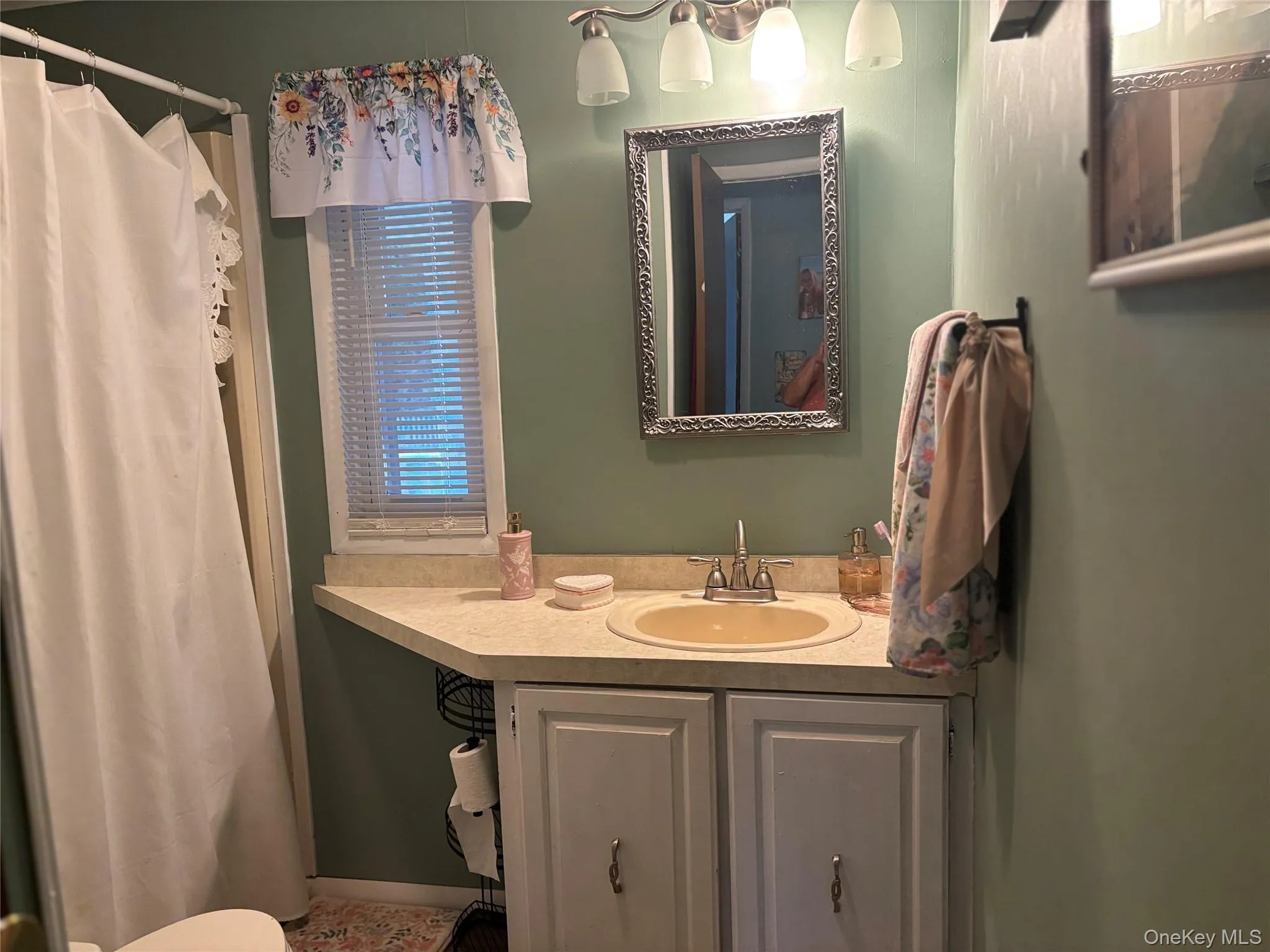 1661 Old Country Road, Riverhead, NY, 2 Bedrooms Bedrooms, 9 Rooms Rooms,2 BathroomsBathrooms,Residential,For Rent,Old Country,0,1037492 1661 Old Country Road, Riverhead, NY, 2 Bedrooms Bedrooms, 9 Rooms Rooms,2 BathroomsBathrooms,Residential,For Rent,Old Country,0,1037492