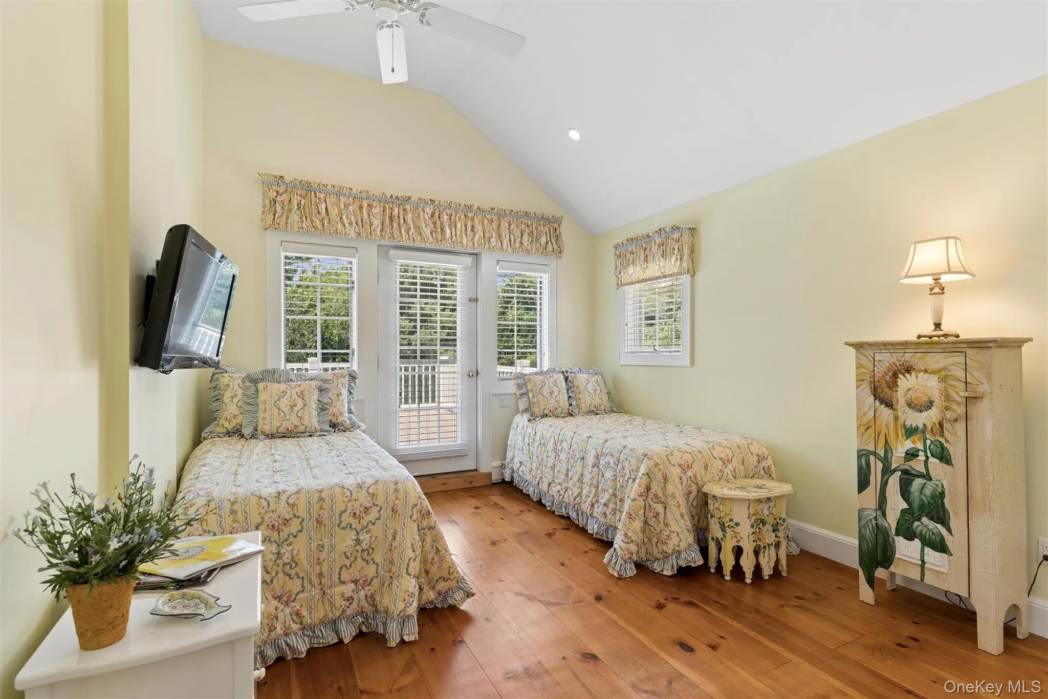 245 Meadows, Southampton, NY, 5 Bedrooms Bedrooms, 9 Rooms Rooms,4 BathroomsBathrooms,Residential,For Rent,Meadows,0,1037500 245 Meadows, Southampton, NY, 5 Bedrooms Bedrooms, 9 Rooms Rooms,4 BathroomsBathrooms,Residential,For Rent,Meadows,0,1037500