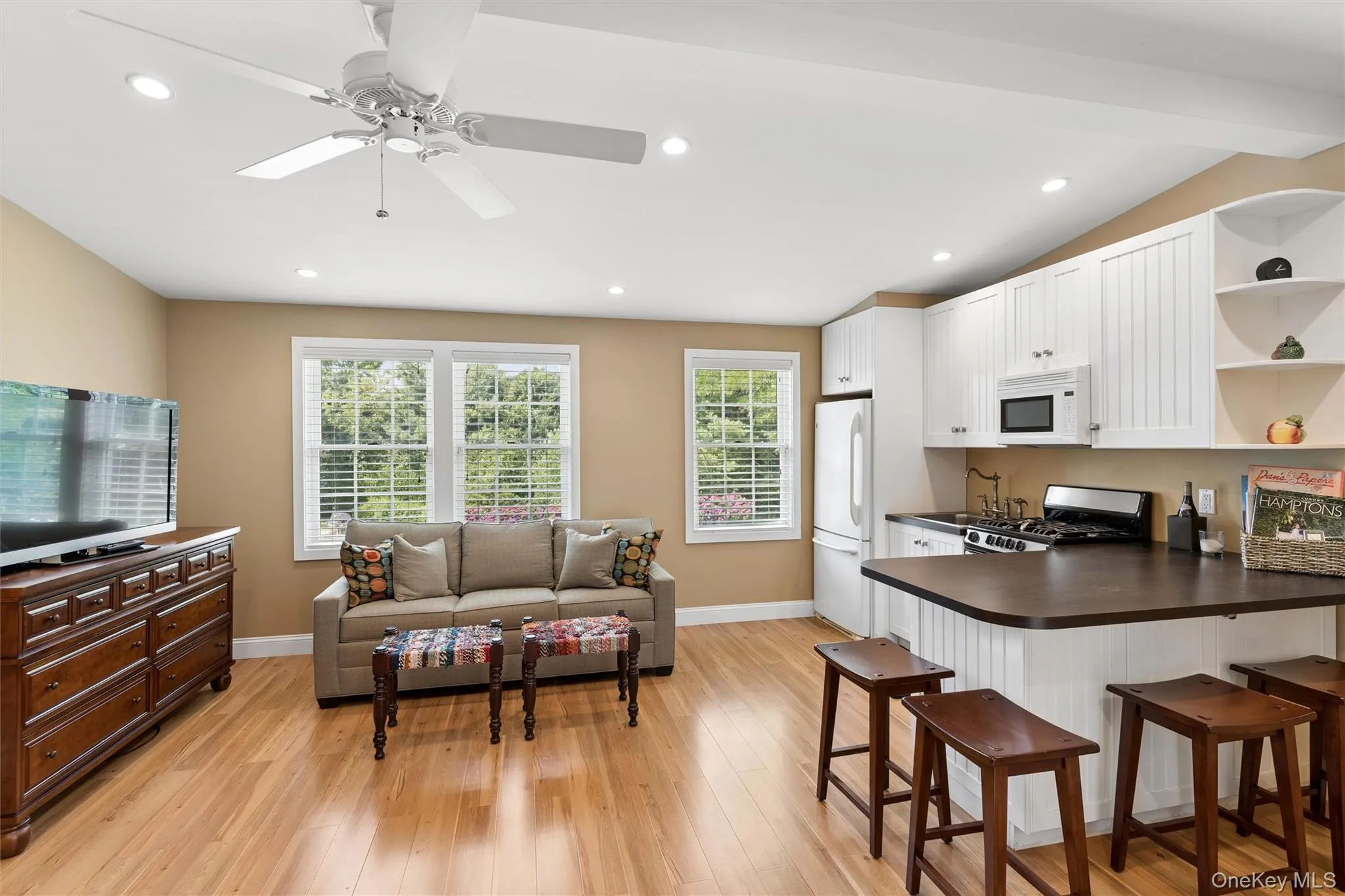 245 Meadows, Southampton, NY, 5 Bedrooms Bedrooms, 9 Rooms Rooms,4 BathroomsBathrooms,Residential,For Rent,Meadows,0,1037500 245 Meadows, Southampton, NY, 5 Bedrooms Bedrooms, 9 Rooms Rooms,4 BathroomsBathrooms,Residential,For Rent,Meadows,0,1037500