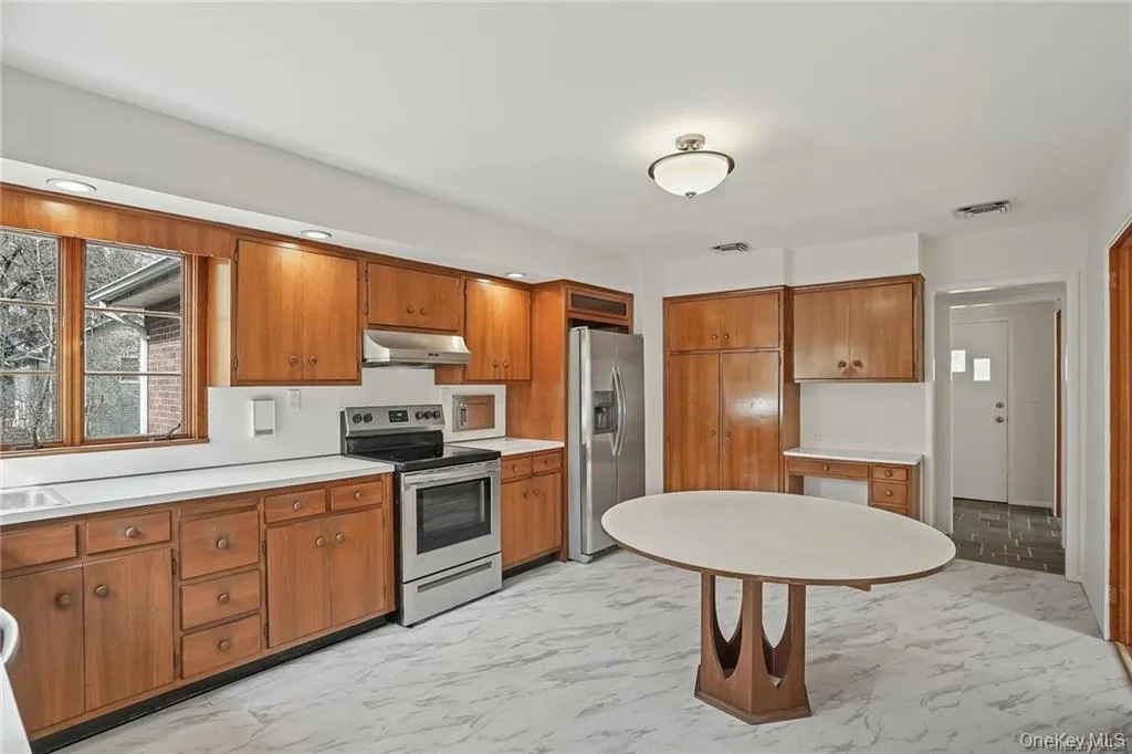 17 Brookside Avenue, Ramapo, NY, 2 Bedrooms Bedrooms, 6 Rooms Rooms,1 BathroomBathrooms,Residential Lease,For Rent,Brookside,0,1037505 17 Brookside Avenue, Ramapo, NY, 2 Bedrooms Bedrooms, 6 Rooms Rooms,1 BathroomBathrooms,Residential Lease,For Rent,Brookside,0,1037505