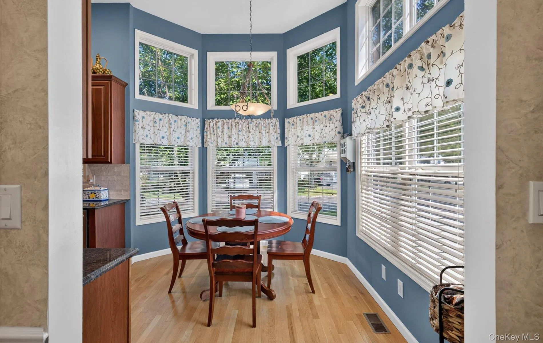 45 Tiffany Way, Smithtown, NY, 3 Bedrooms Bedrooms, 7 Rooms Rooms,2 BathroomsBathrooms,Residential,For Rent,Tiffany,0,1037521 45 Tiffany Way, Smithtown, NY, 3 Bedrooms Bedrooms, 7 Rooms Rooms,2 BathroomsBathrooms,Residential,For Rent,Tiffany,0,1037521