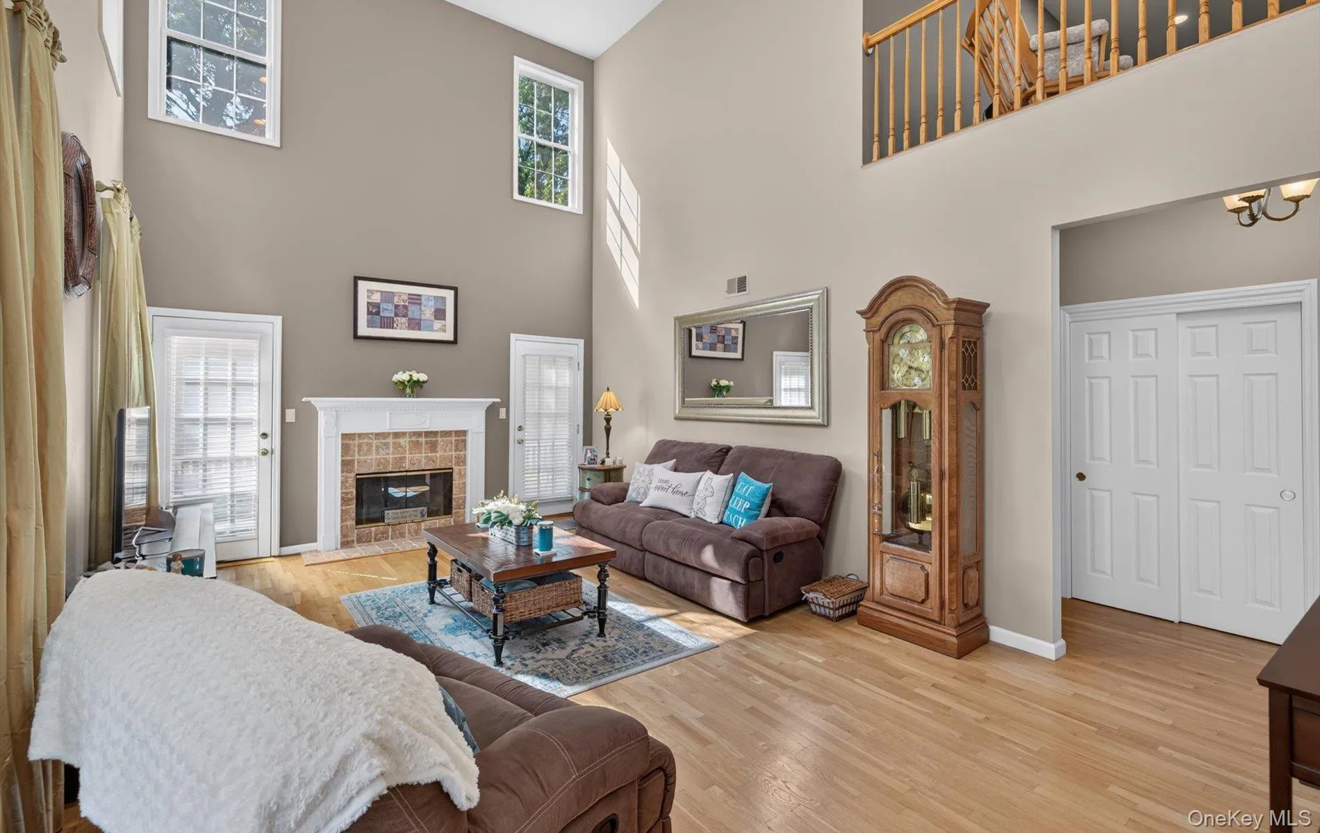 w Fireplace w Fireplace