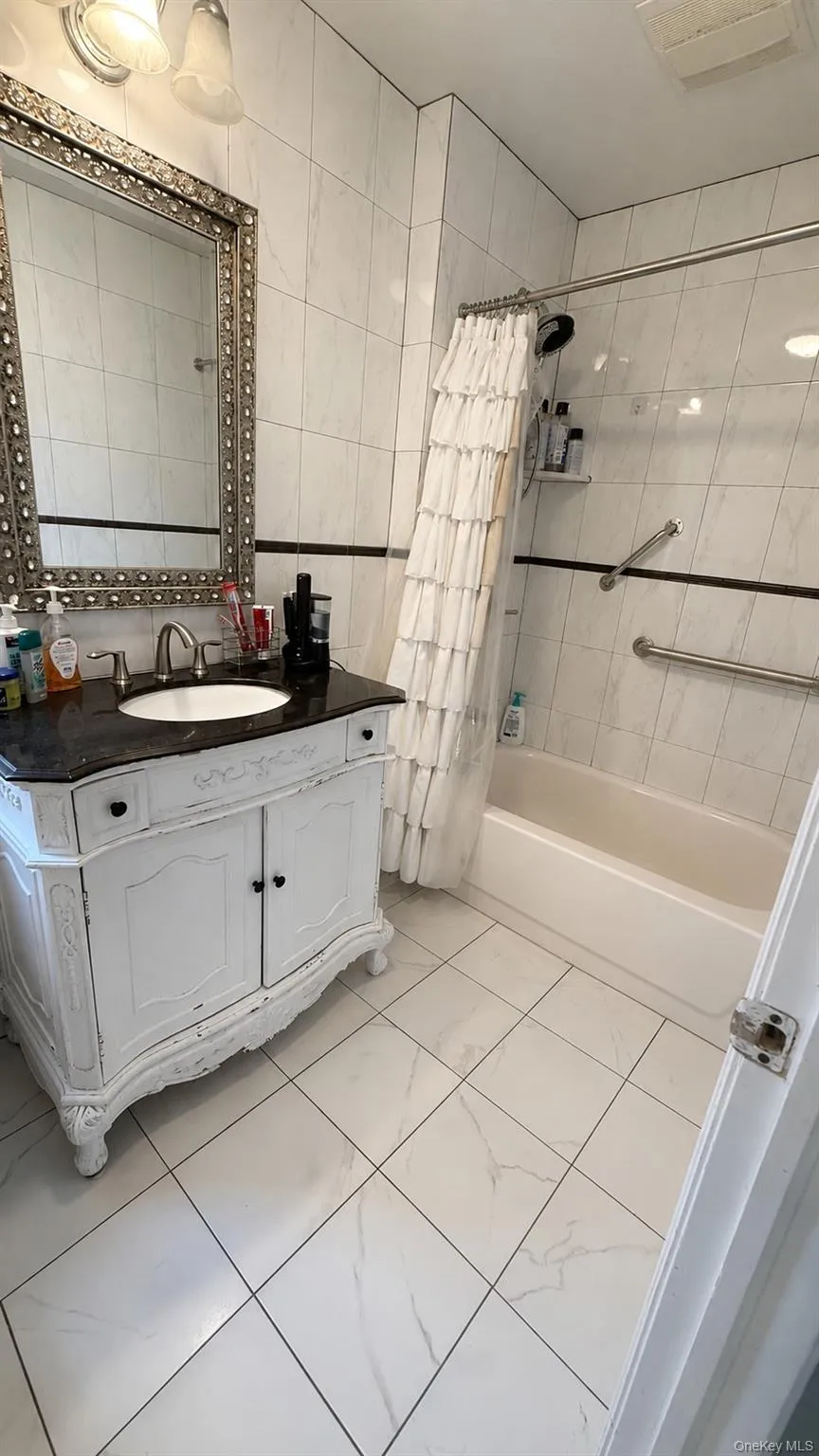 42 14th Road, New York, NY, 3 Bedrooms Bedrooms, 7 Rooms Rooms,1 BathroomBathrooms,Residential,For Rent,14th,0,1037527 42 14th Road, New York, NY, 3 Bedrooms Bedrooms, 7 Rooms Rooms,1 BathroomBathrooms,Residential,For Rent,14th,0,1037527