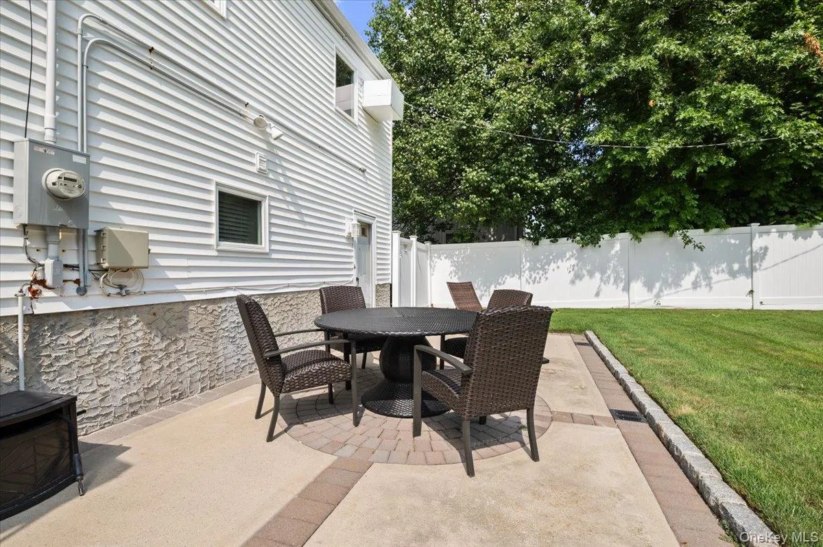 38 Briarwood Lane, Oyster Bay, NY, 3 Bedrooms Bedrooms, 7 Rooms Rooms,2 BathroomsBathrooms,Residential,For Rent,Briarwood,0,1037534 38 Briarwood Lane, Oyster Bay, NY, 3 Bedrooms Bedrooms, 7 Rooms Rooms,2 BathroomsBathrooms,Residential,For Rent,Briarwood,0,1037534