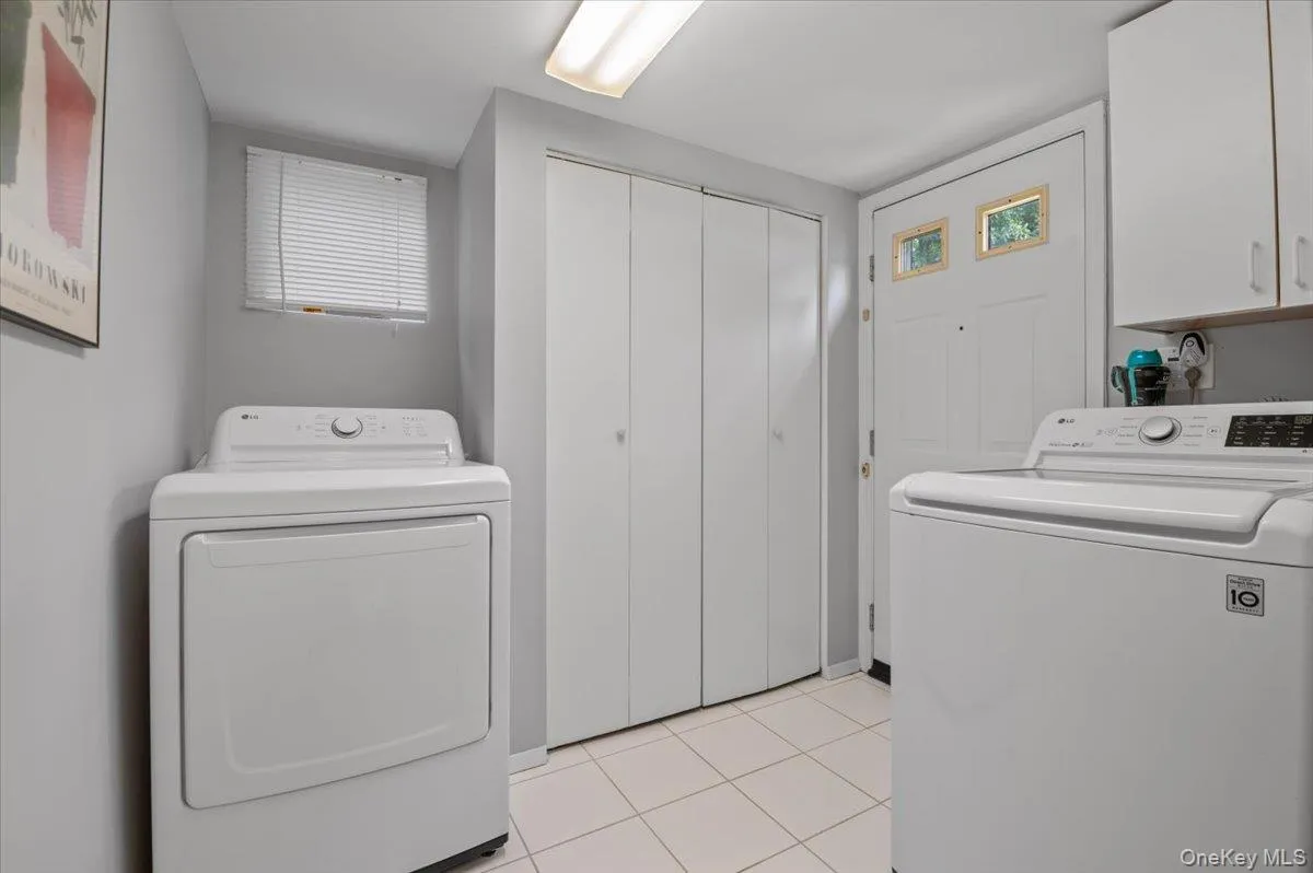38 Briarwood Lane, Oyster Bay, NY, 3 Bedrooms Bedrooms, 7 Rooms Rooms,2 BathroomsBathrooms,Residential,For Rent,Briarwood,0,1037534 38 Briarwood Lane, Oyster Bay, NY, 3 Bedrooms Bedrooms, 7 Rooms Rooms,2 BathroomsBathrooms,Residential,For Rent,Briarwood,0,1037534