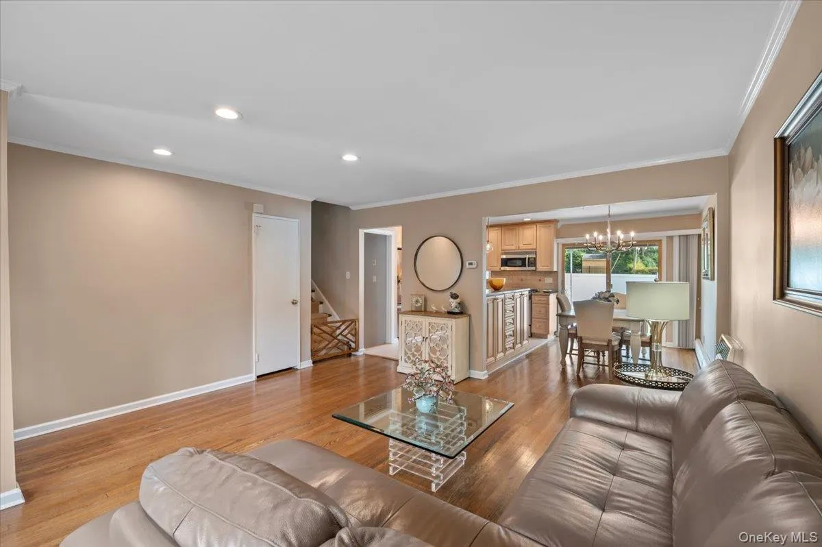 38 Briarwood Lane, Oyster Bay, NY, 3 Bedrooms Bedrooms, 7 Rooms Rooms,2 BathroomsBathrooms,Residential,For Rent,Briarwood,0,1037534 38 Briarwood Lane, Oyster Bay, NY, 3 Bedrooms Bedrooms, 7 Rooms Rooms,2 BathroomsBathrooms,Residential,For Rent,Briarwood,0,1037534