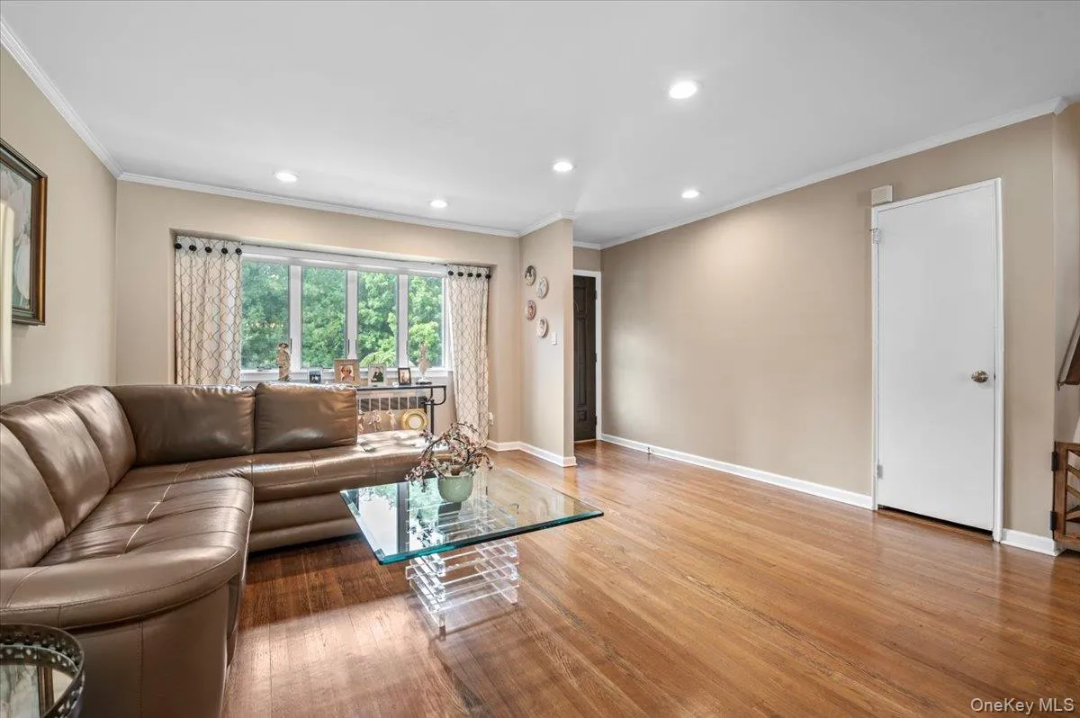 38 Briarwood Lane, Oyster Bay, NY, 3 Bedrooms Bedrooms, 7 Rooms Rooms,2 BathroomsBathrooms,Residential,For Rent,Briarwood,0,1037534 38 Briarwood Lane, Oyster Bay, NY, 3 Bedrooms Bedrooms, 7 Rooms Rooms,2 BathroomsBathrooms,Residential,For Rent,Briarwood,0,1037534