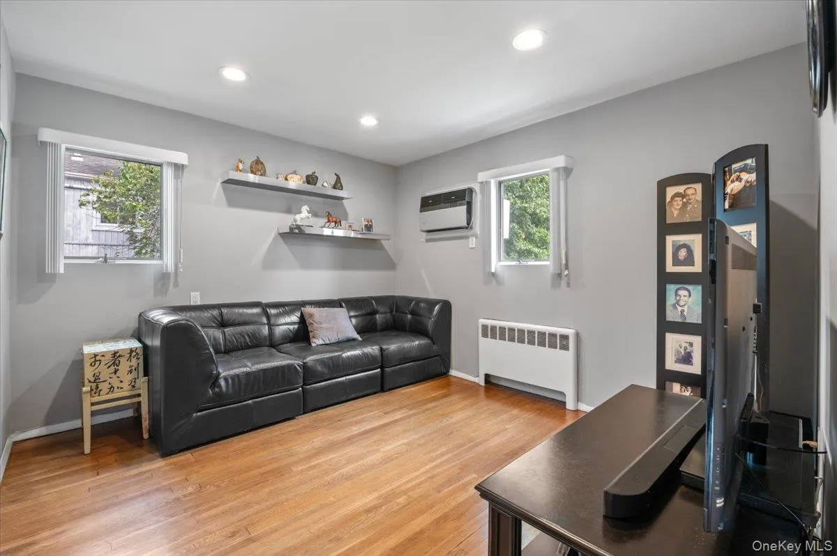 38 Briarwood Lane, Oyster Bay, NY, 3 Bedrooms Bedrooms, 7 Rooms Rooms,2 BathroomsBathrooms,Residential,For Rent,Briarwood,0,1037534 38 Briarwood Lane, Oyster Bay, NY, 3 Bedrooms Bedrooms, 7 Rooms Rooms,2 BathroomsBathrooms,Residential,For Rent,Briarwood,0,1037534