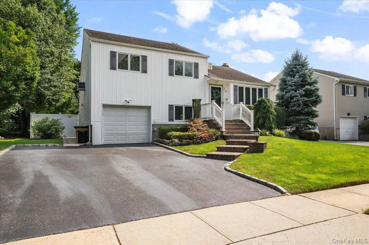 38 Briarwood Lane, Oyster Bay, NY, 3 Bedrooms Bedrooms, 7 Rooms Rooms,2 BathroomsBathrooms,Residential,For Rent,Briarwood,0,1037534 38 Briarwood Lane, Oyster Bay, NY, 3 Bedrooms Bedrooms, 7 Rooms Rooms,2 BathroomsBathrooms,Residential,For Rent,Briarwood,0,1037534