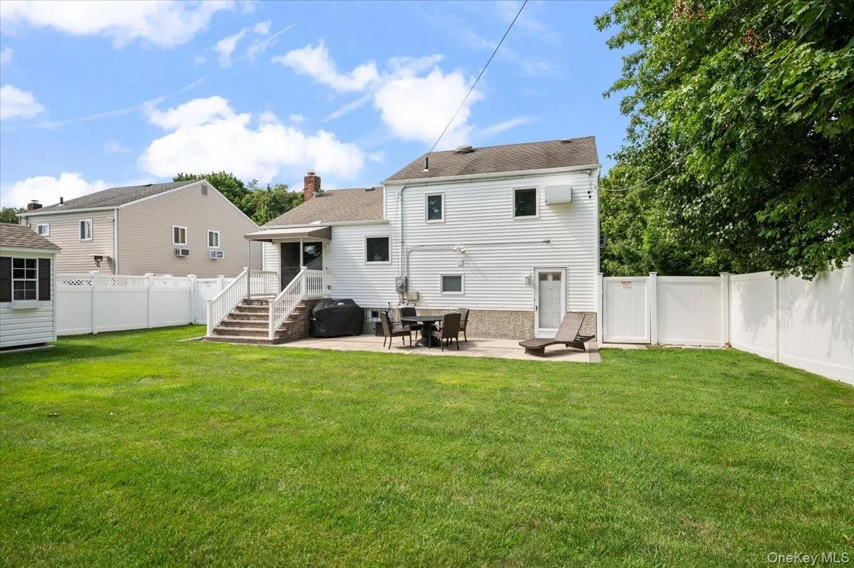 38 Briarwood Lane, Oyster Bay, NY, 3 Bedrooms Bedrooms, 7 Rooms Rooms,2 BathroomsBathrooms,Residential,For Rent,Briarwood,0,1037534 38 Briarwood Lane, Oyster Bay, NY, 3 Bedrooms Bedrooms, 7 Rooms Rooms,2 BathroomsBathrooms,Residential,For Rent,Briarwood,0,1037534