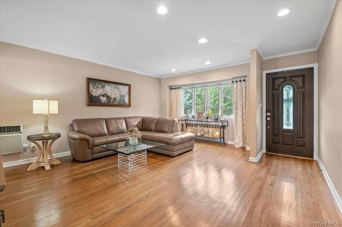 38 Briarwood Lane, Oyster Bay, NY, 3 Bedrooms Bedrooms, 7 Rooms Rooms,2 BathroomsBathrooms,Residential,For Rent,Briarwood,0,1037534 38 Briarwood Lane, Oyster Bay, NY, 3 Bedrooms Bedrooms, 7 Rooms Rooms,2 BathroomsBathrooms,Residential,For Rent,Briarwood,0,1037534