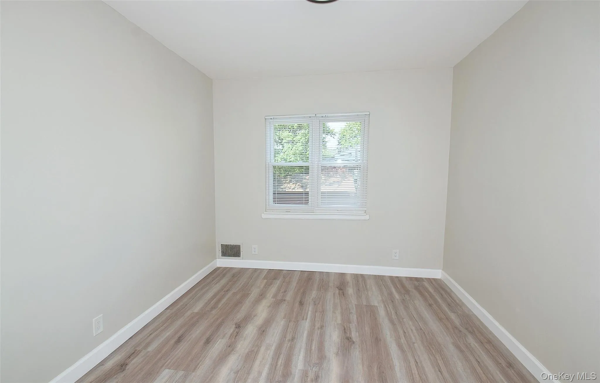 7336 197th Street, New York, NY, 2 Bedrooms Bedrooms, 6 Rooms Rooms,1 BathroomBathrooms,Residential Lease,For Rent,197th,0,1037551 7336 197th Street, New York, NY, 2 Bedrooms Bedrooms, 6 Rooms Rooms,1 BathroomBathrooms,Residential Lease,For Rent,197th,0,1037551