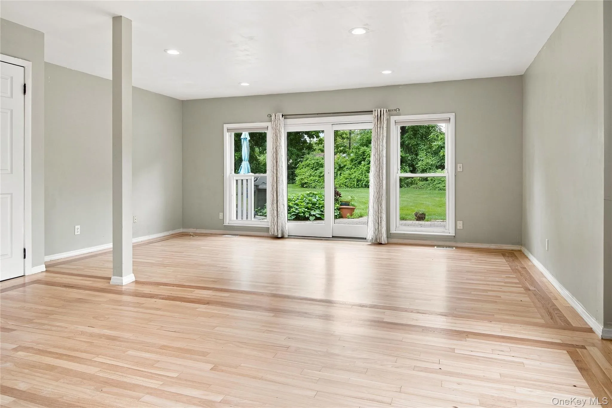 8 Manors Drive, Oyster Bay, NY, 3 Bedrooms Bedrooms, 6 Rooms Rooms,3 BathroomsBathrooms,Residential,For Rent,Manors,0,1037552 8 Manors Drive, Oyster Bay, NY, 3 Bedrooms Bedrooms, 6 Rooms Rooms,3 BathroomsBathrooms,Residential,For Rent,Manors,0,1037552