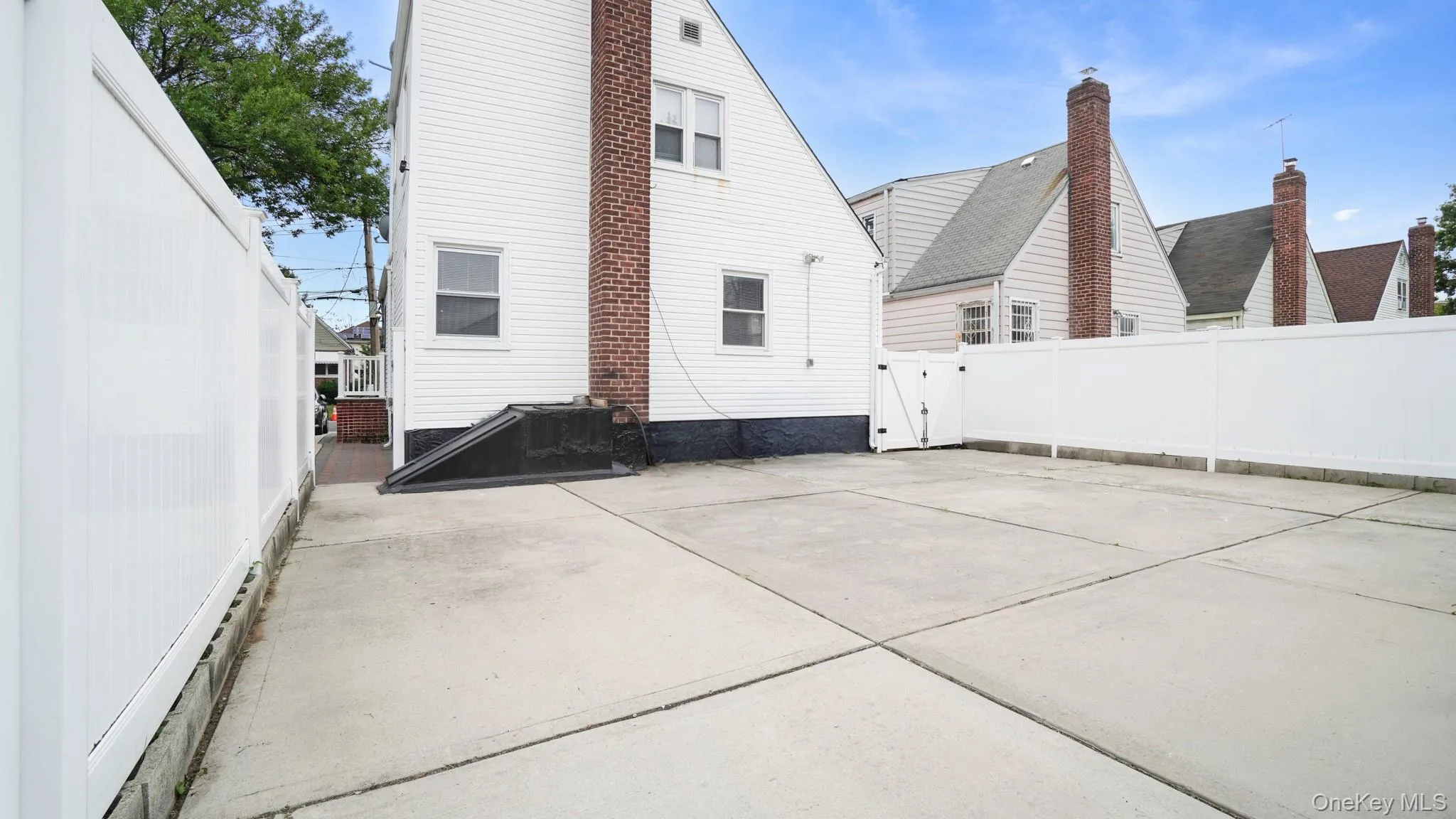 13715 170th Street, New York, NY, 4 Bedrooms Bedrooms, 10 Rooms Rooms,1 BathroomBathrooms,Residential,For Rent,170th,0,1037553 13715 170th Street, New York, NY, 4 Bedrooms Bedrooms, 10 Rooms Rooms,1 BathroomBathrooms,Residential,For Rent,170th,0,1037553
