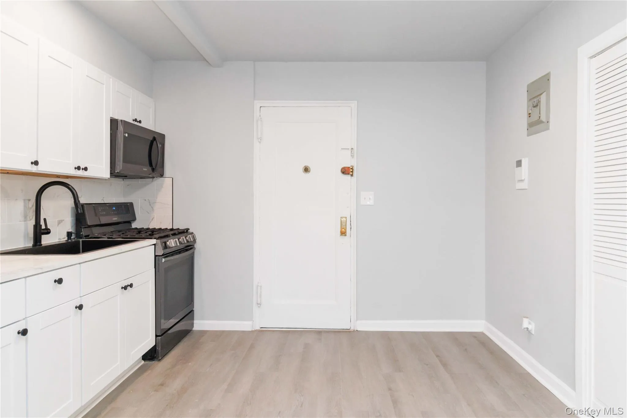 37-56 87th Street, New York, NY, 1 Bedroom Bedrooms, 3 Rooms Rooms,1 BathroomBathrooms,Residential,For Rent,87th,0,1037570 37-56 87th Street, New York, NY, 1 Bedroom Bedrooms, 3 Rooms Rooms,1 BathroomBathrooms,Residential,For Rent,87th,0,1037570