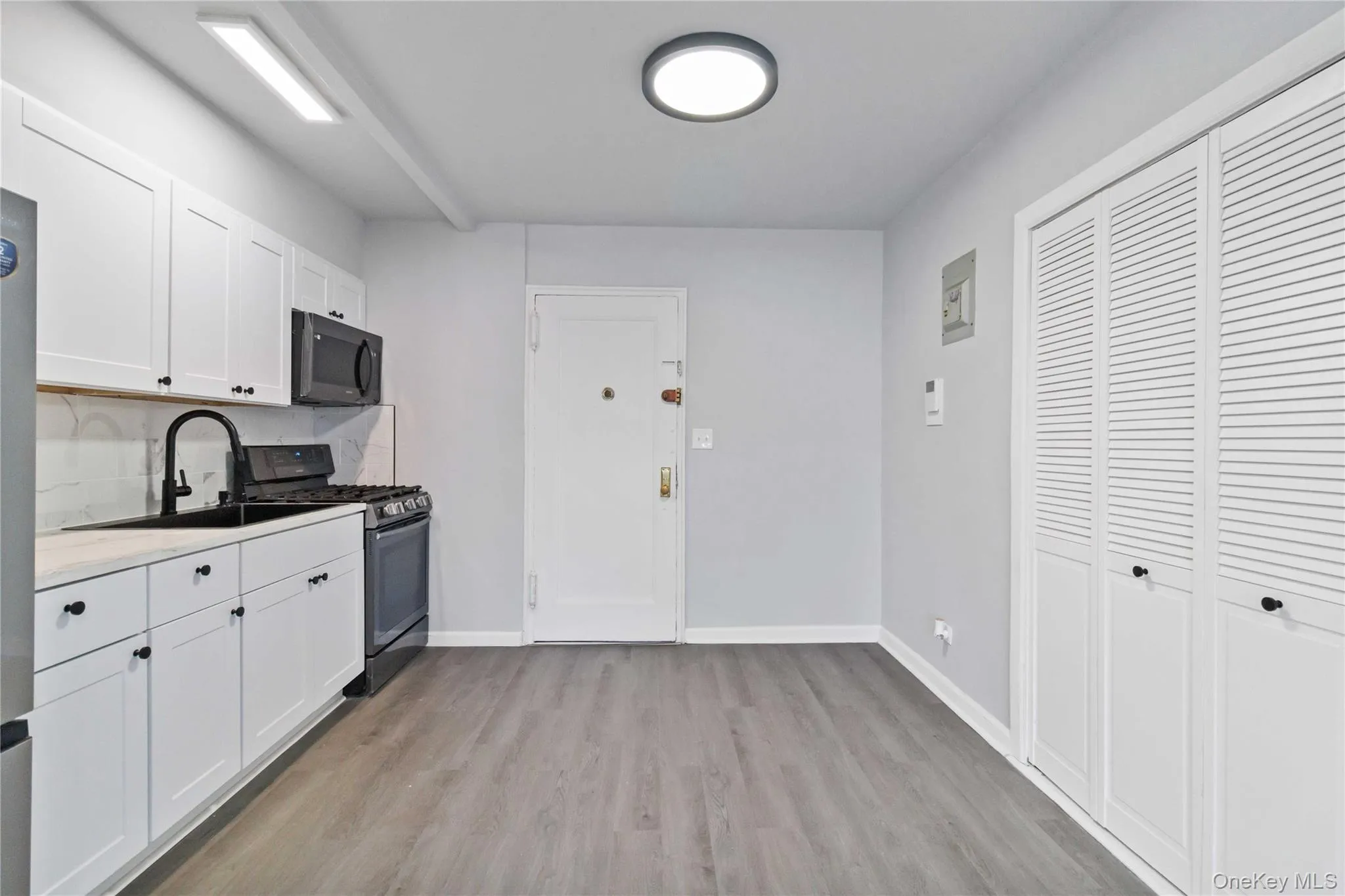 37-56 87th Street, New York, NY, 1 Bedroom Bedrooms, 3 Rooms Rooms,1 BathroomBathrooms,Residential,For Rent,87th,0,1037570 37-56 87th Street, New York, NY, 1 Bedroom Bedrooms, 3 Rooms Rooms,1 BathroomBathrooms,Residential,For Rent,87th,0,1037570