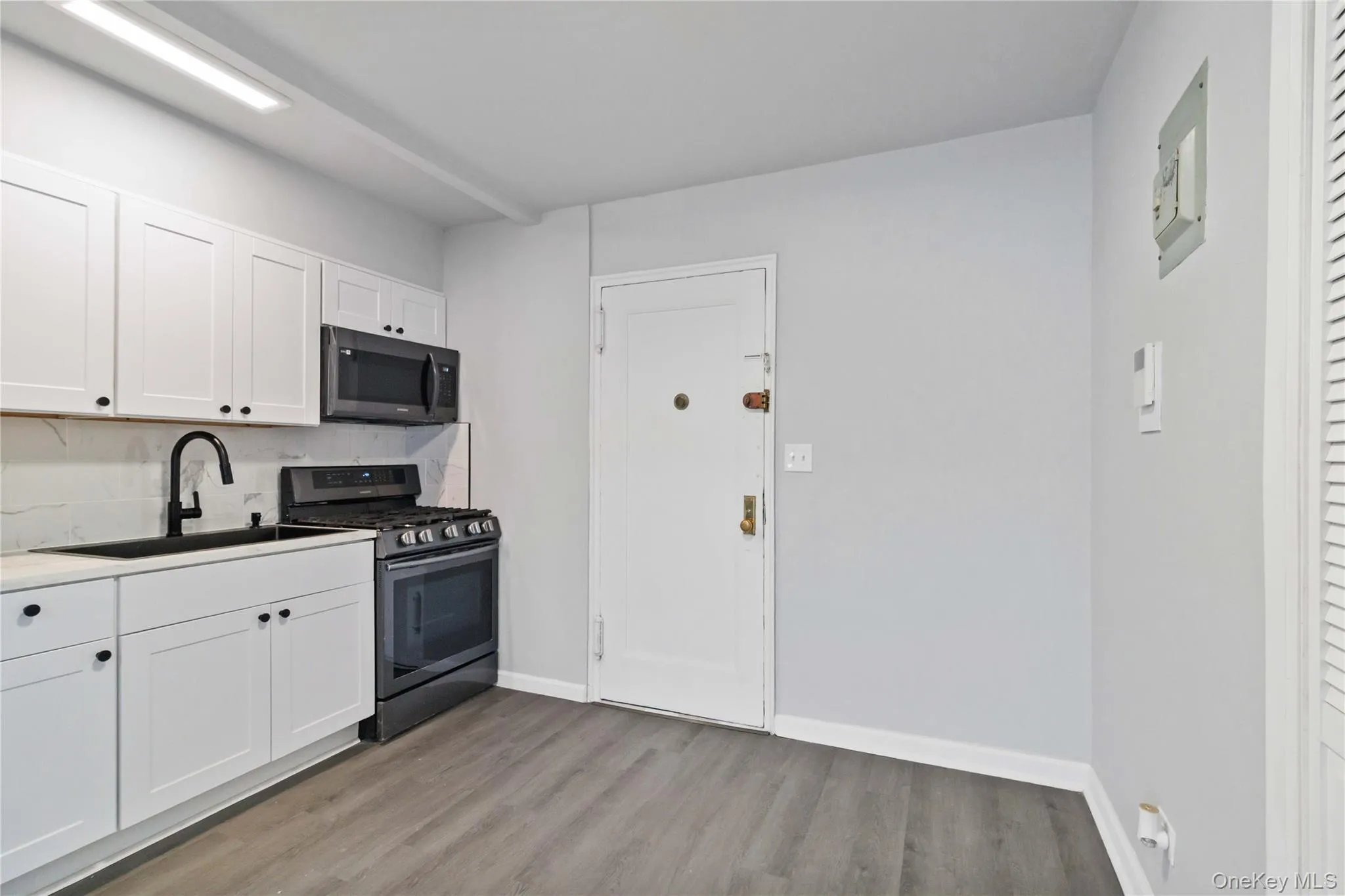37-56 87th Street, New York, NY, 1 Bedroom Bedrooms, 3 Rooms Rooms,1 BathroomBathrooms,Residential,For Rent,87th,0,1037570 37-56 87th Street, New York, NY, 1 Bedroom Bedrooms, 3 Rooms Rooms,1 BathroomBathrooms,Residential,For Rent,87th,0,1037570