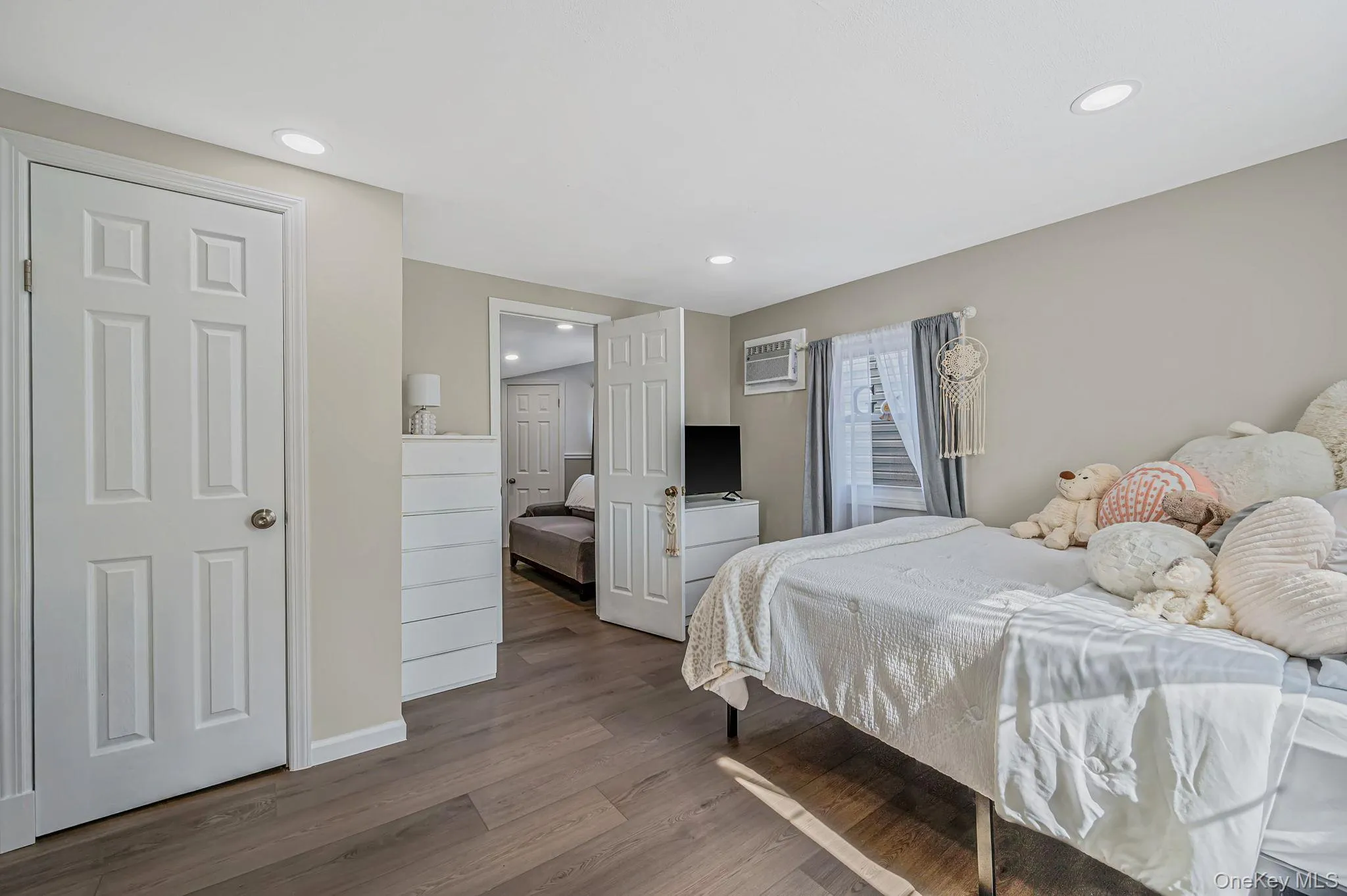 828 Strang Drive, Hempstead, NY, 6 Bedrooms Bedrooms, 12 Rooms Rooms,4 BathroomsBathrooms,Residential,For Rent,Strang,0,1037576 828 Strang Drive, Hempstead, NY, 6 Bedrooms Bedrooms, 12 Rooms Rooms,4 BathroomsBathrooms,Residential,For Rent,Strang,0,1037576