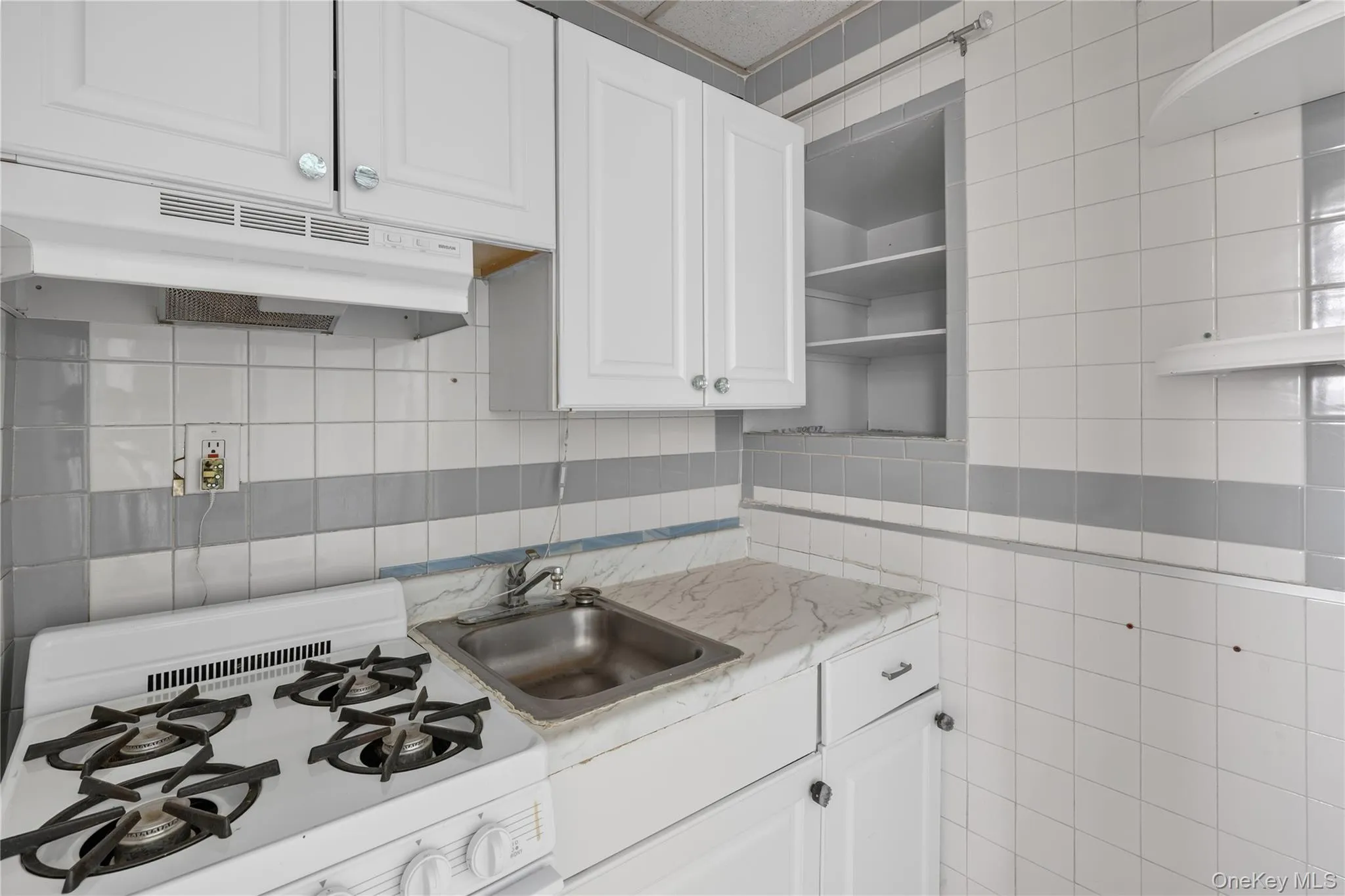 52 Florida Street, Long Beach, NY, 2 Rooms Rooms,1 BathroomBathrooms,Residential Lease,For Rent,Florida,0,1037595 52 Florida Street, Long Beach, NY, 2 Rooms Rooms,1 BathroomBathrooms,Residential Lease,For Rent,Florida,0,1037595