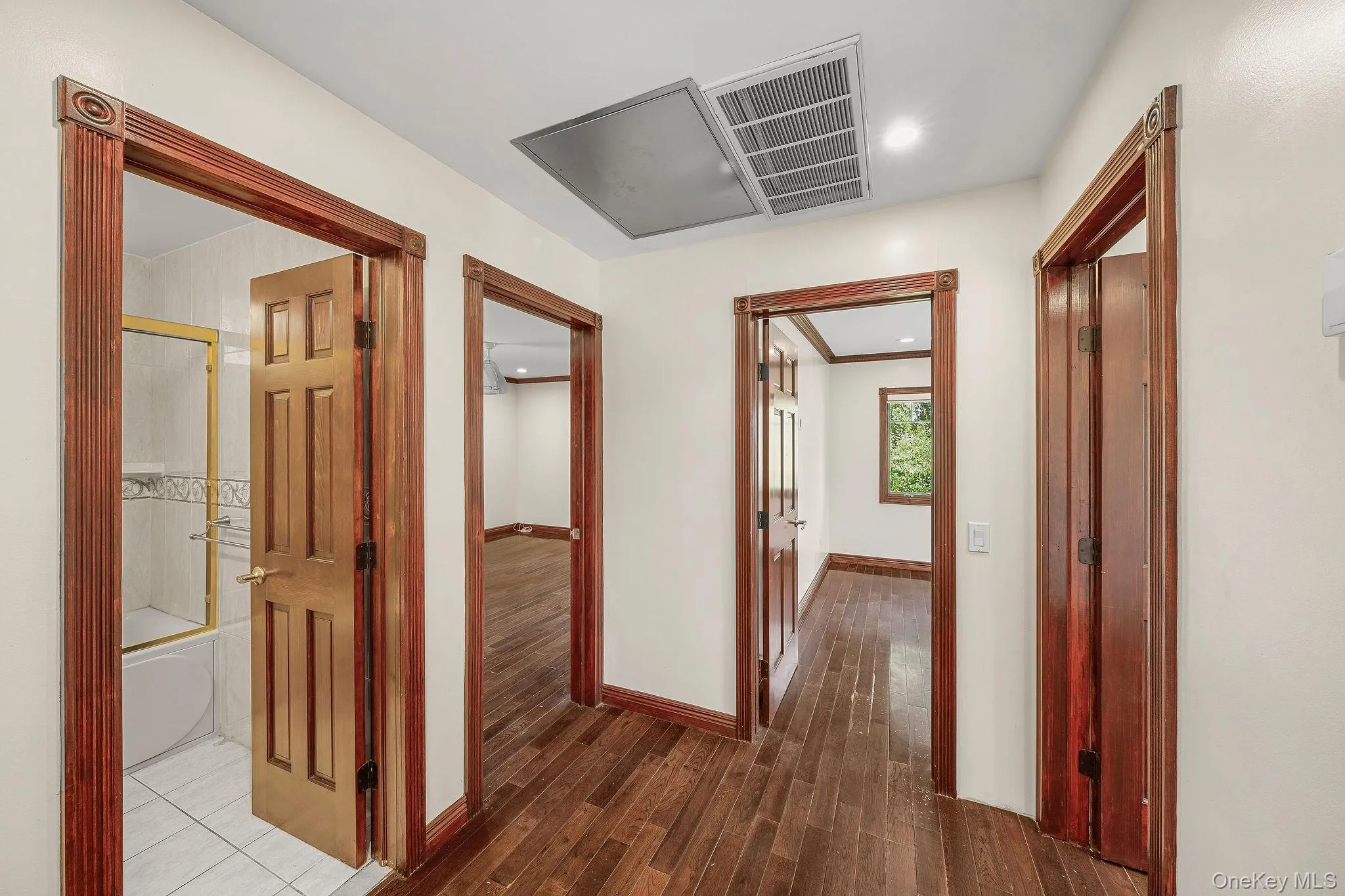 300 Ellen Place, Oyster Bay, NY, 5 Bedrooms Bedrooms, 10 Rooms Rooms,4 BathroomsBathrooms,Residential,For Rent,Ellen,0,1037607 300 Ellen Place, Oyster Bay, NY, 5 Bedrooms Bedrooms, 10 Rooms Rooms,4 BathroomsBathrooms,Residential,For Rent,Ellen,0,1037607