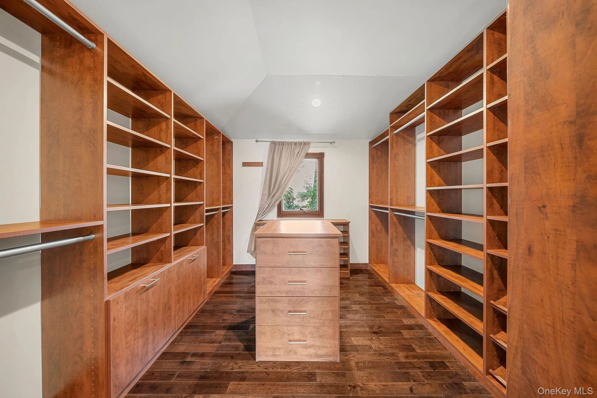 300 Ellen Place, Oyster Bay, NY, 5 Bedrooms Bedrooms, 10 Rooms Rooms,4 BathroomsBathrooms,Residential,For Rent,Ellen,0,1037607 300 Ellen Place, Oyster Bay, NY, 5 Bedrooms Bedrooms, 10 Rooms Rooms,4 BathroomsBathrooms,Residential,For Rent,Ellen,0,1037607
