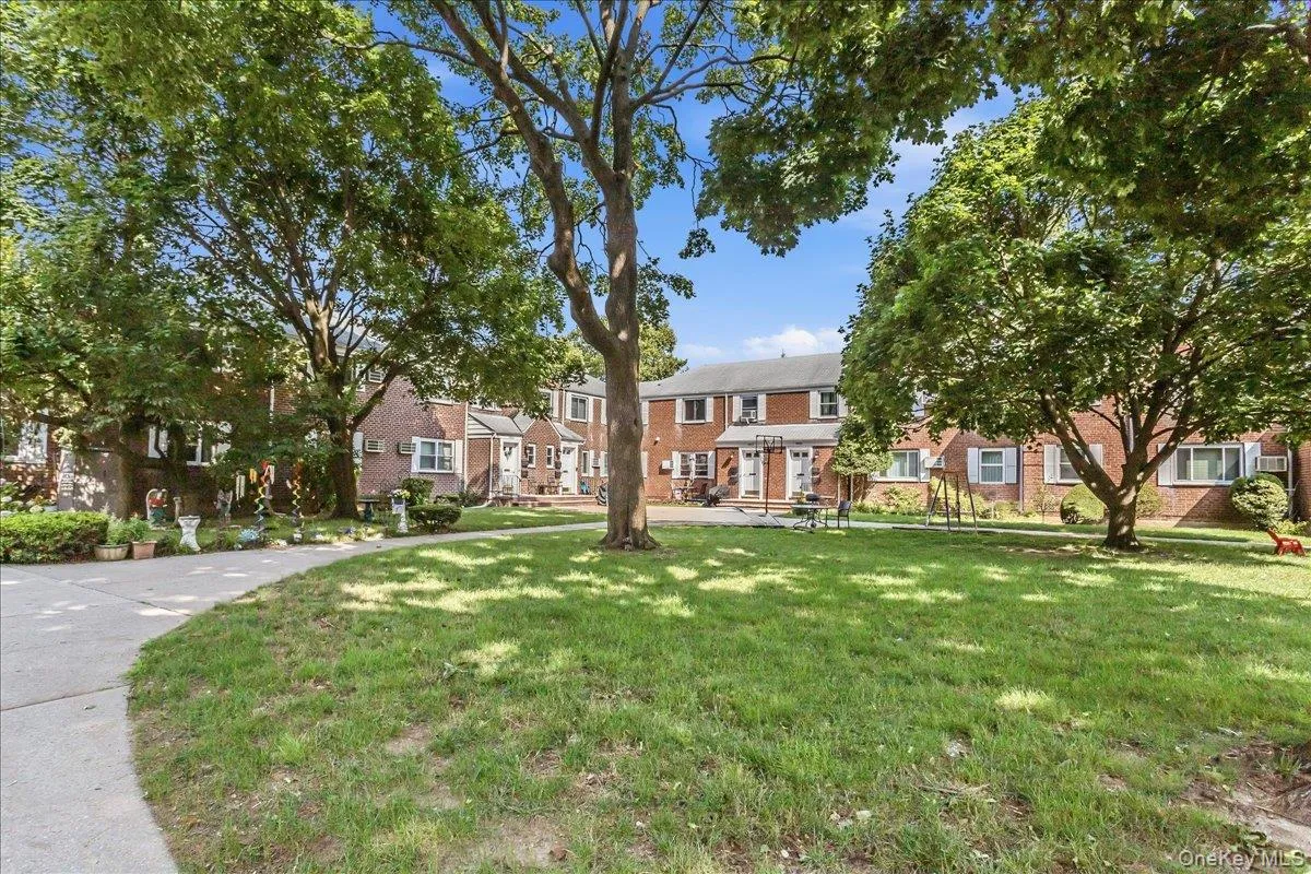 260-57 75th Avenue, New York, NY, 2 Bedrooms Bedrooms, 5 Rooms Rooms,1 BathroomBathrooms,Residential,For Rent,75th,0,1037617 260-57 75th Avenue, New York, NY, 2 Bedrooms Bedrooms, 5 Rooms Rooms,1 BathroomBathrooms,Residential,For Rent,75th,0,1037617
