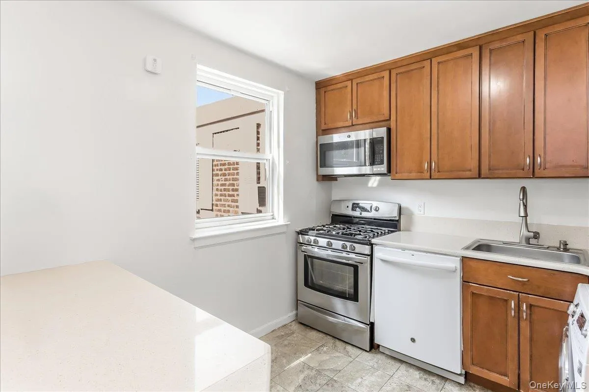 260-57 75th Avenue, New York, NY, 2 Bedrooms Bedrooms, 5 Rooms Rooms,1 BathroomBathrooms,Residential,For Rent,75th,0,1037617 260-57 75th Avenue, New York, NY, 2 Bedrooms Bedrooms, 5 Rooms Rooms,1 BathroomBathrooms,Residential,For Rent,75th,0,1037617