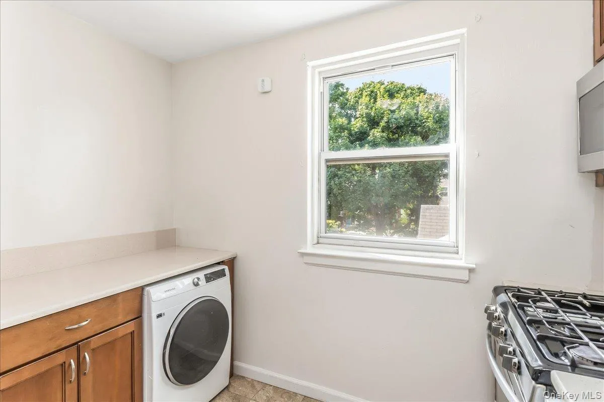 260-57 75th Avenue, New York, NY, 2 Bedrooms Bedrooms, 5 Rooms Rooms,1 BathroomBathrooms,Residential,For Rent,75th,0,1037617 260-57 75th Avenue, New York, NY, 2 Bedrooms Bedrooms, 5 Rooms Rooms,1 BathroomBathrooms,Residential,For Rent,75th,0,1037617