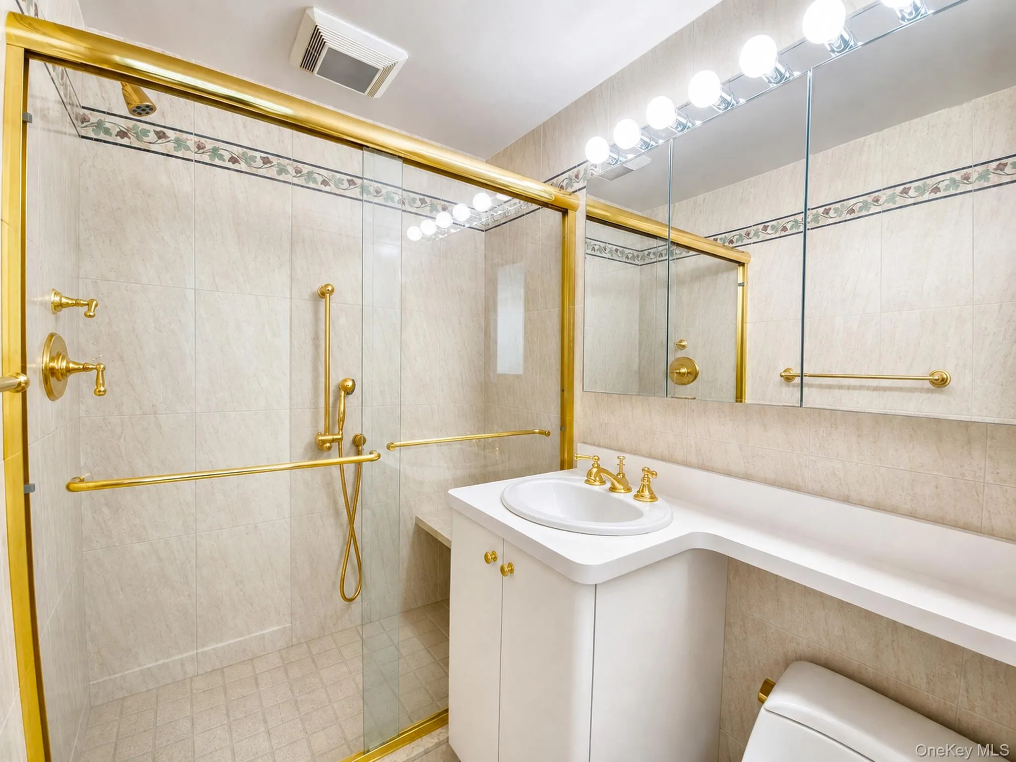 26910 Grand Central Parkway, New York, NY, 1 Bedroom Bedrooms, 3 Rooms Rooms,2 BathroomsBathrooms,Residential,For Rent,Grand Central,0,1037625 26910 Grand Central Parkway, New York, NY, 1 Bedroom Bedrooms, 3 Rooms Rooms,2 BathroomsBathrooms,Residential,For Rent,Grand Central,0,1037625