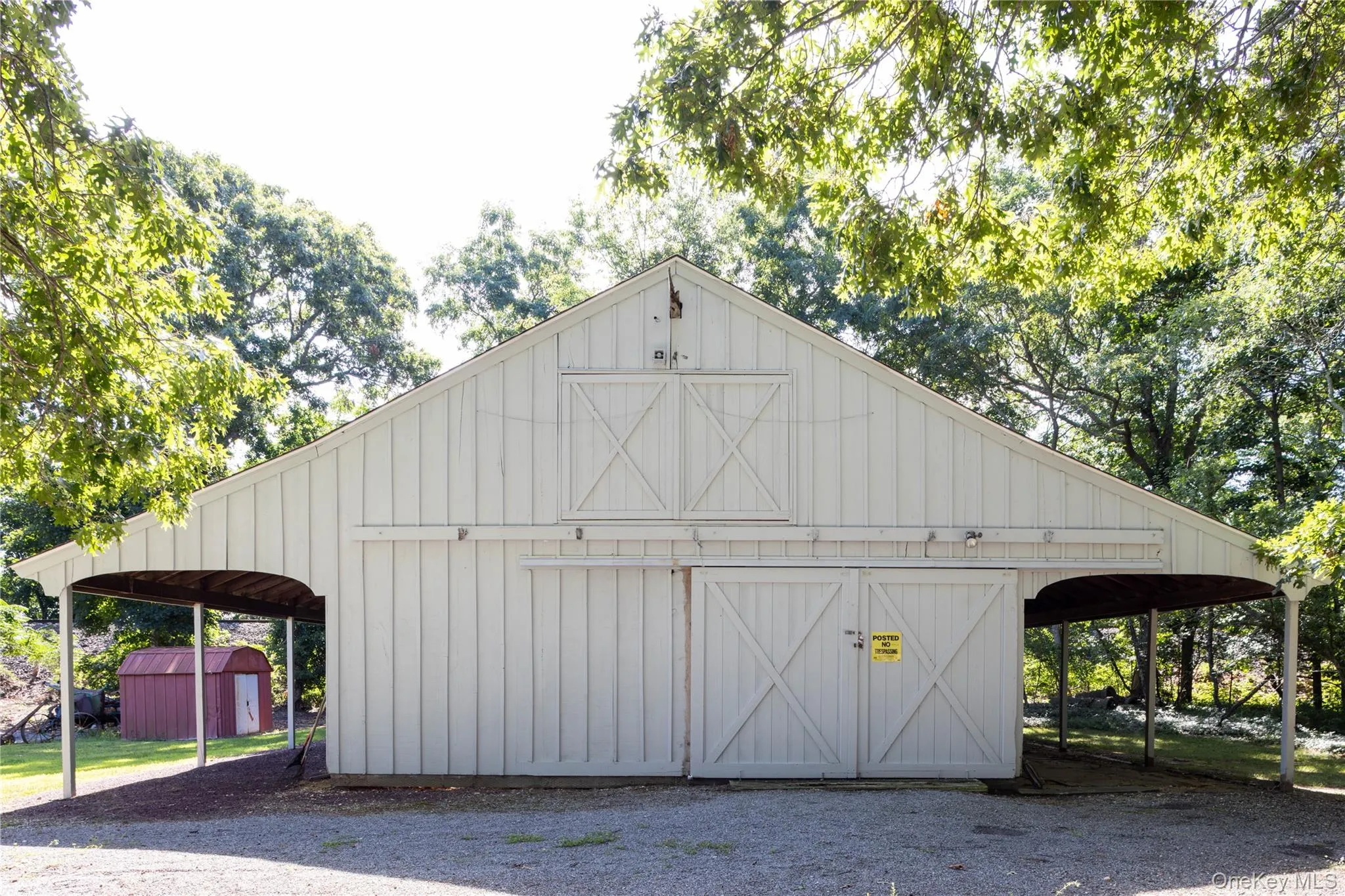 Barn with run-ins Barn with run-ins