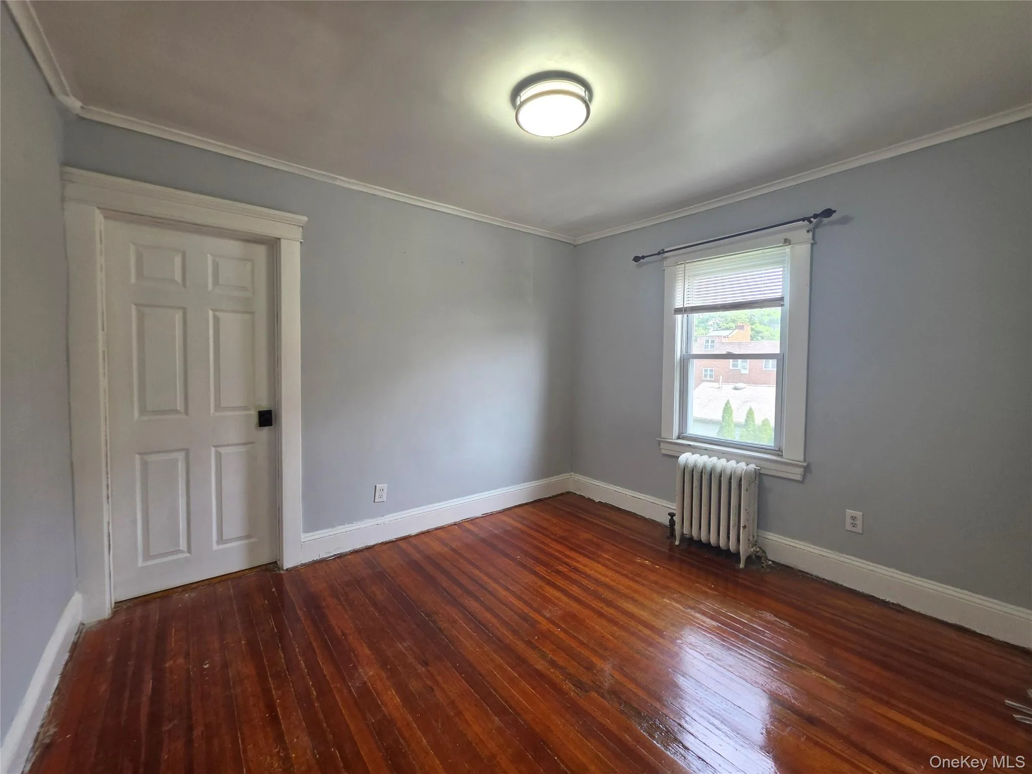 Bedroom without virtual staging Bedroom without virtual staging