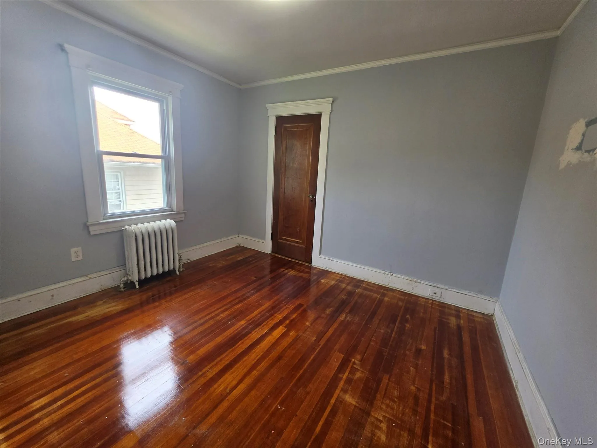 Bedroom without virtual staging Bedroom without virtual staging