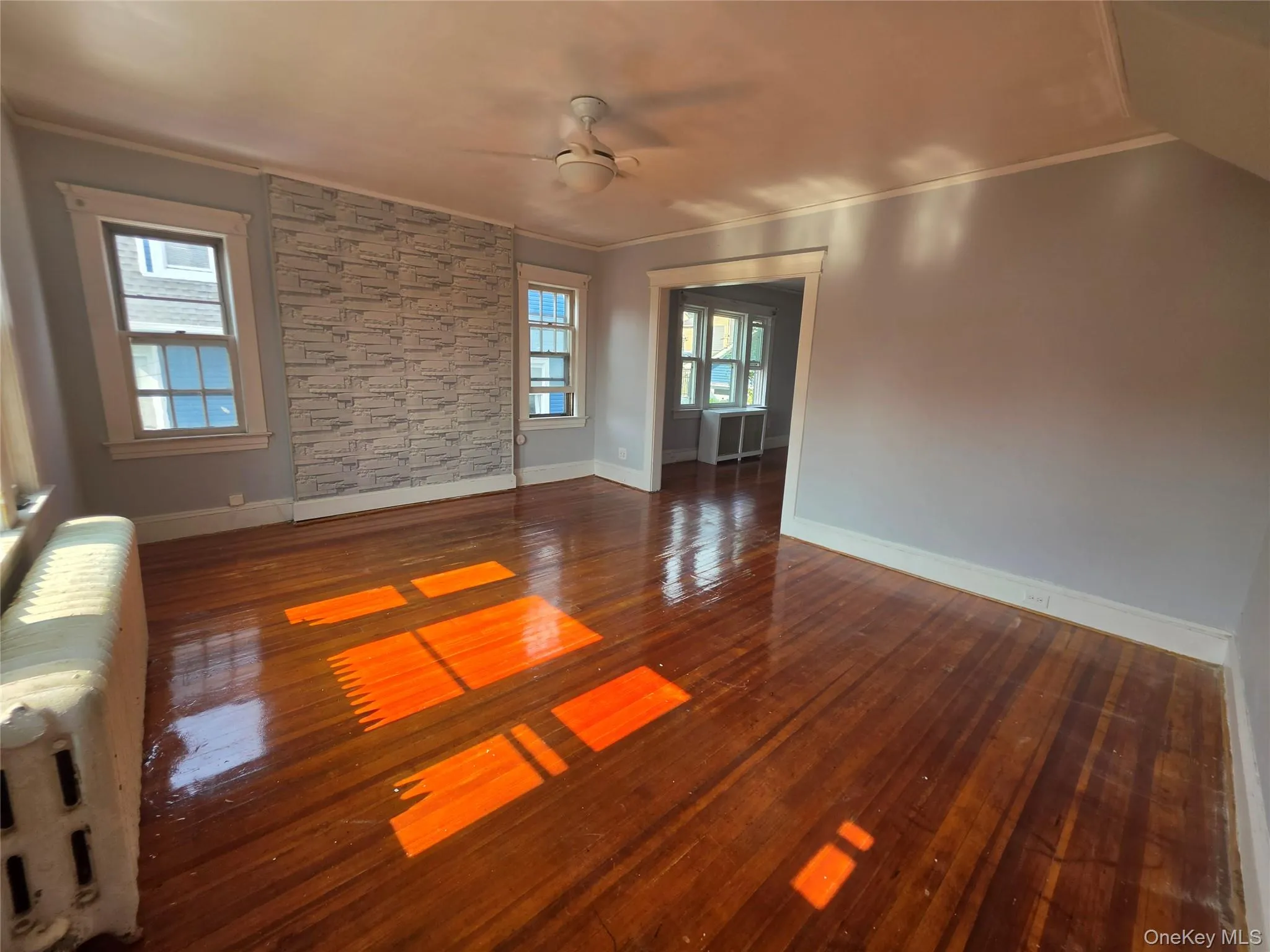 Living room without virtual staging Living room without virtual staging