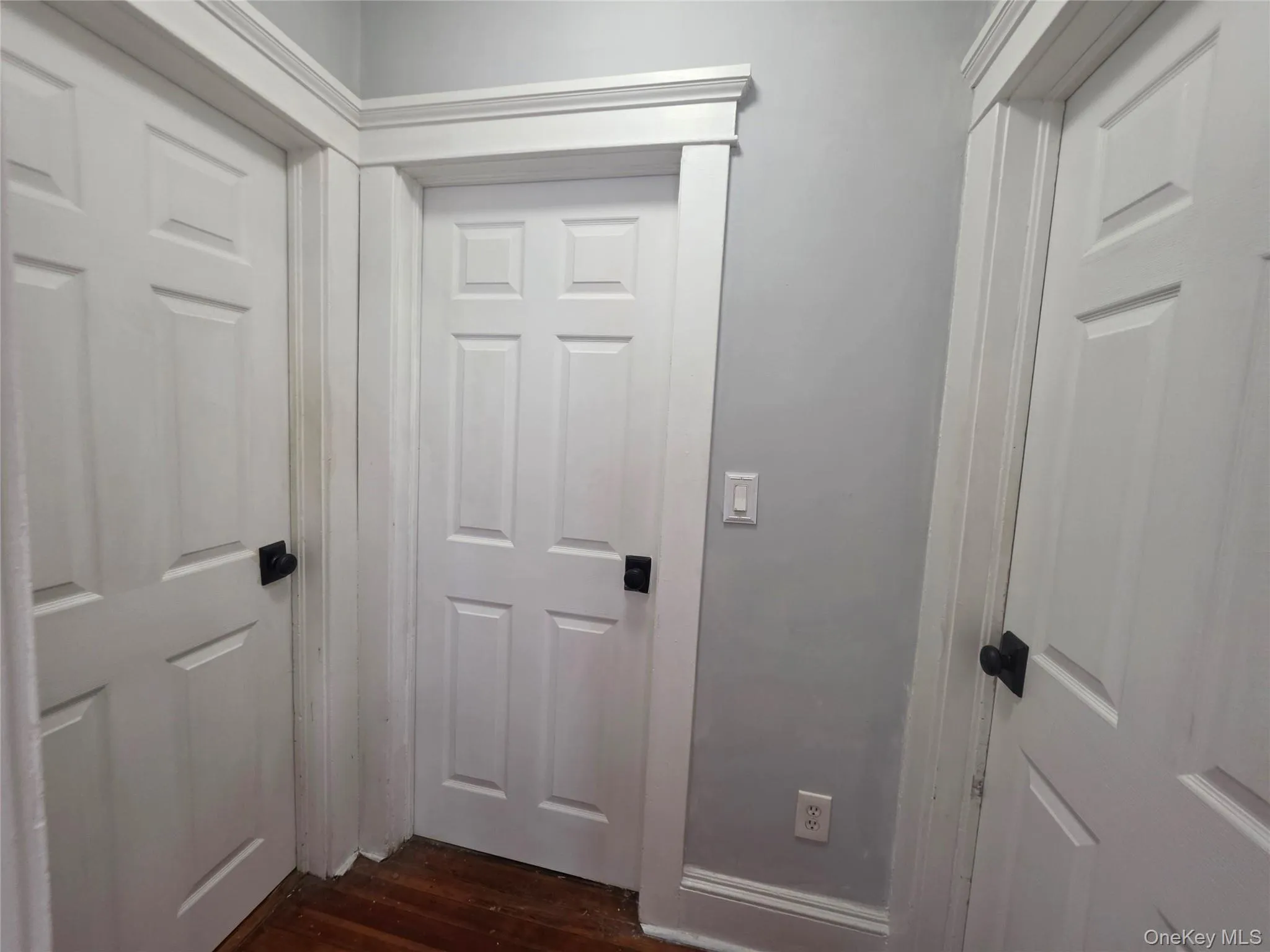 Entrance to bedrooms Entrance to bedrooms
