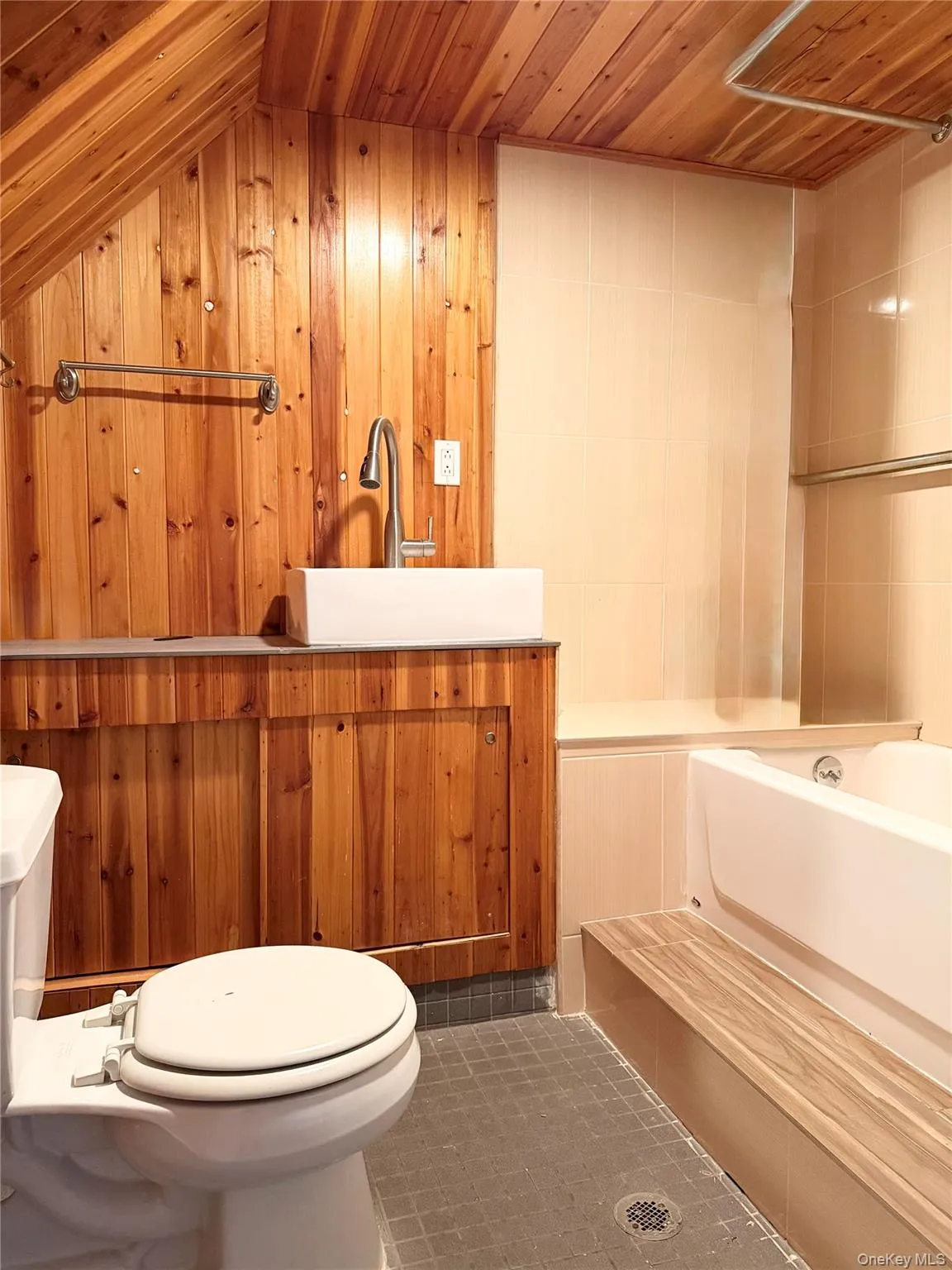 8615 88th Avenue, New York, NY, 3 Bedrooms Bedrooms, 7 Rooms Rooms,2 BathroomsBathrooms,Residential,For Rent,88th,0,1037647 8615 88th Avenue, New York, NY, 3 Bedrooms Bedrooms, 7 Rooms Rooms,2 BathroomsBathrooms,Residential,For Rent,88th,0,1037647