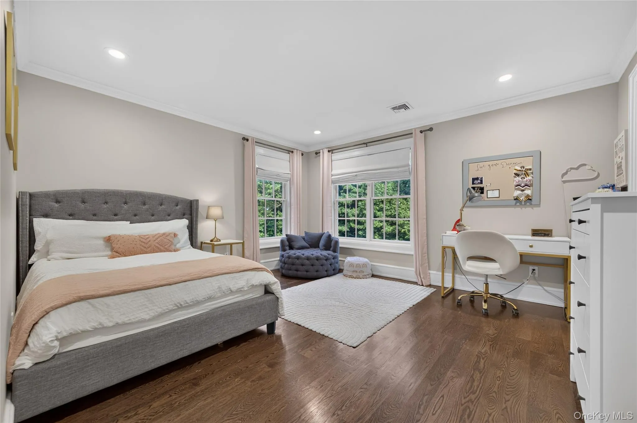 Bedroom w/shared full bath, 2nd floor Bedroom w/shared full bath, 2nd floor