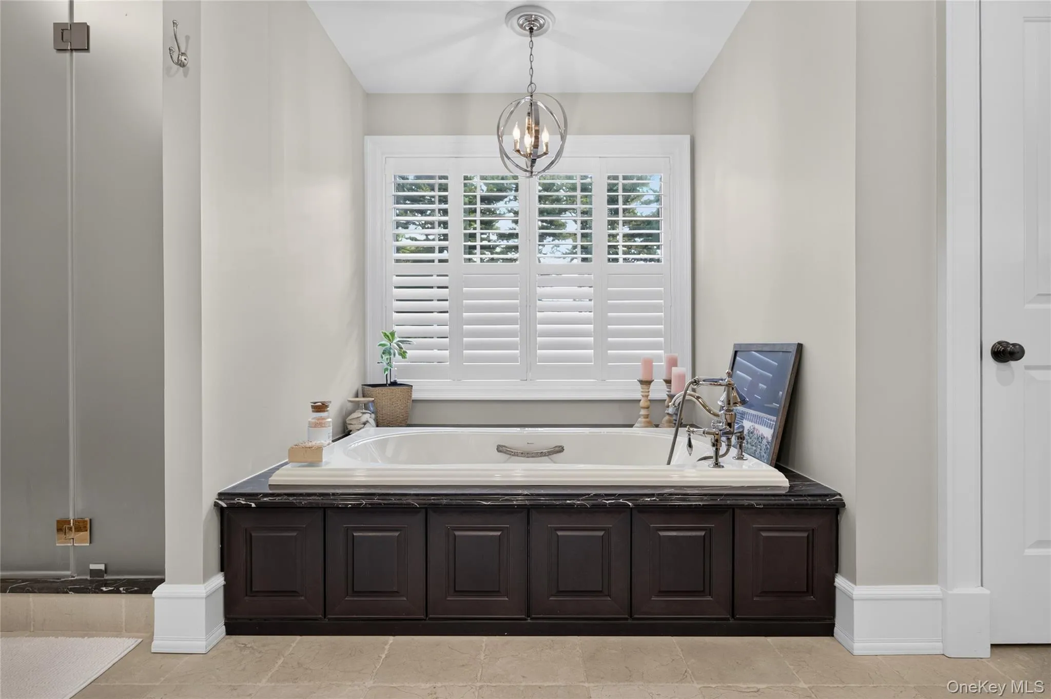 Primary Bath w/Jacuzzi jetted tub Primary Bath w/Jacuzzi jetted tub