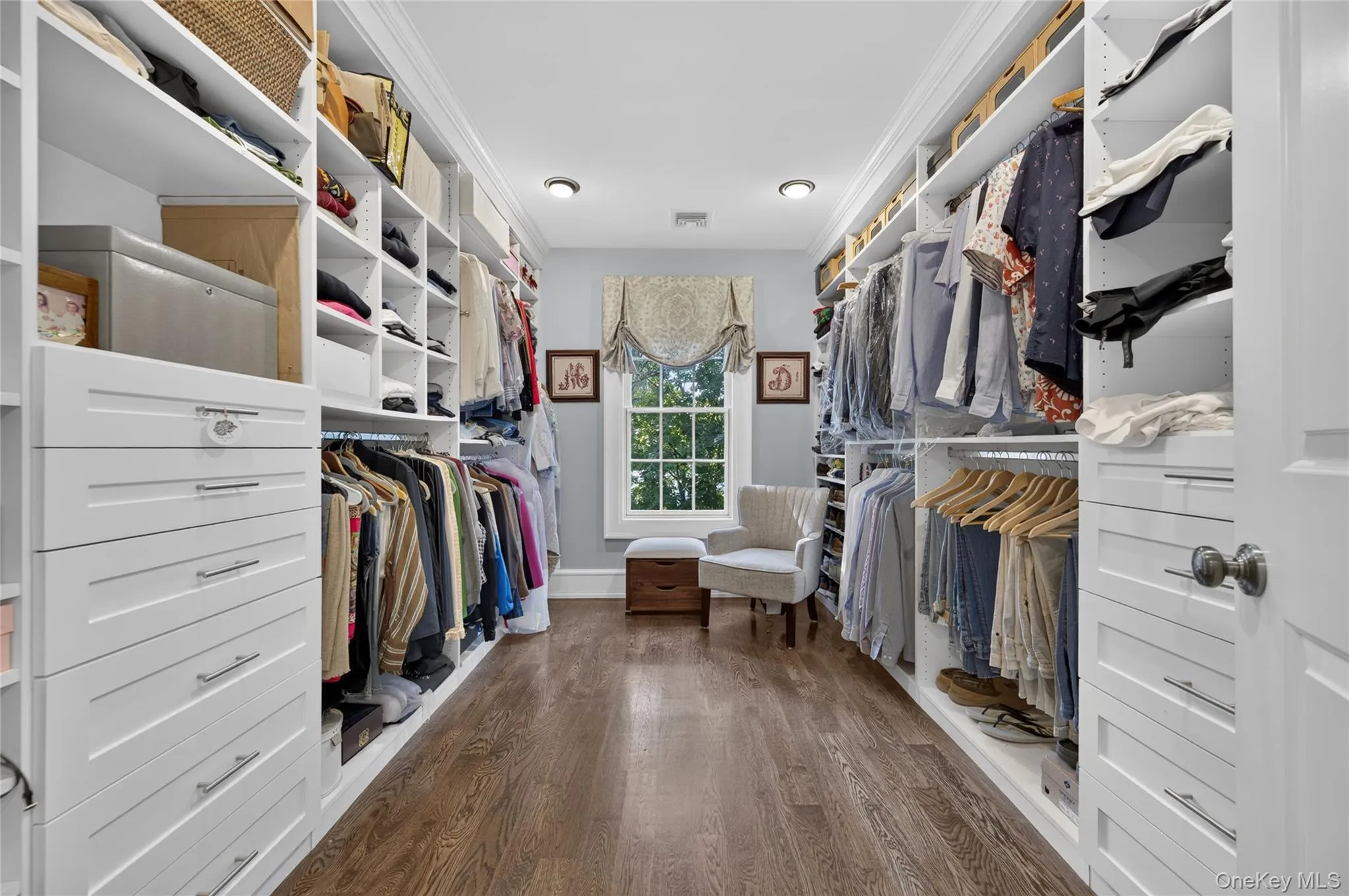 Primary Bedroom w/extensive walk-in closet Primary Bedroom w/extensive walk-in closet
