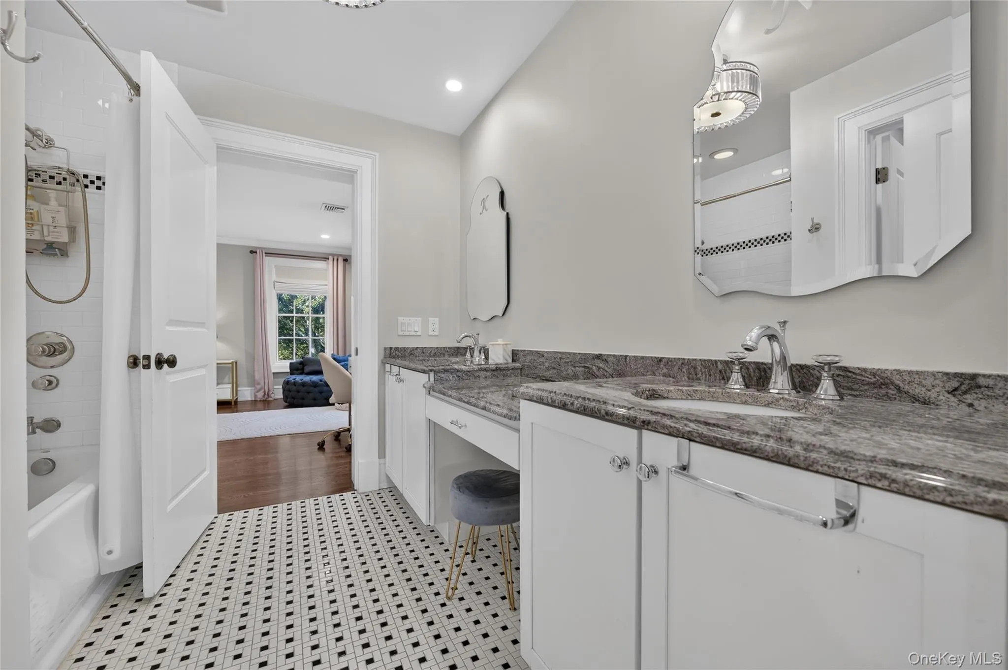 Shared full Bath, 2nd floor Shared full Bath, 2nd floor
