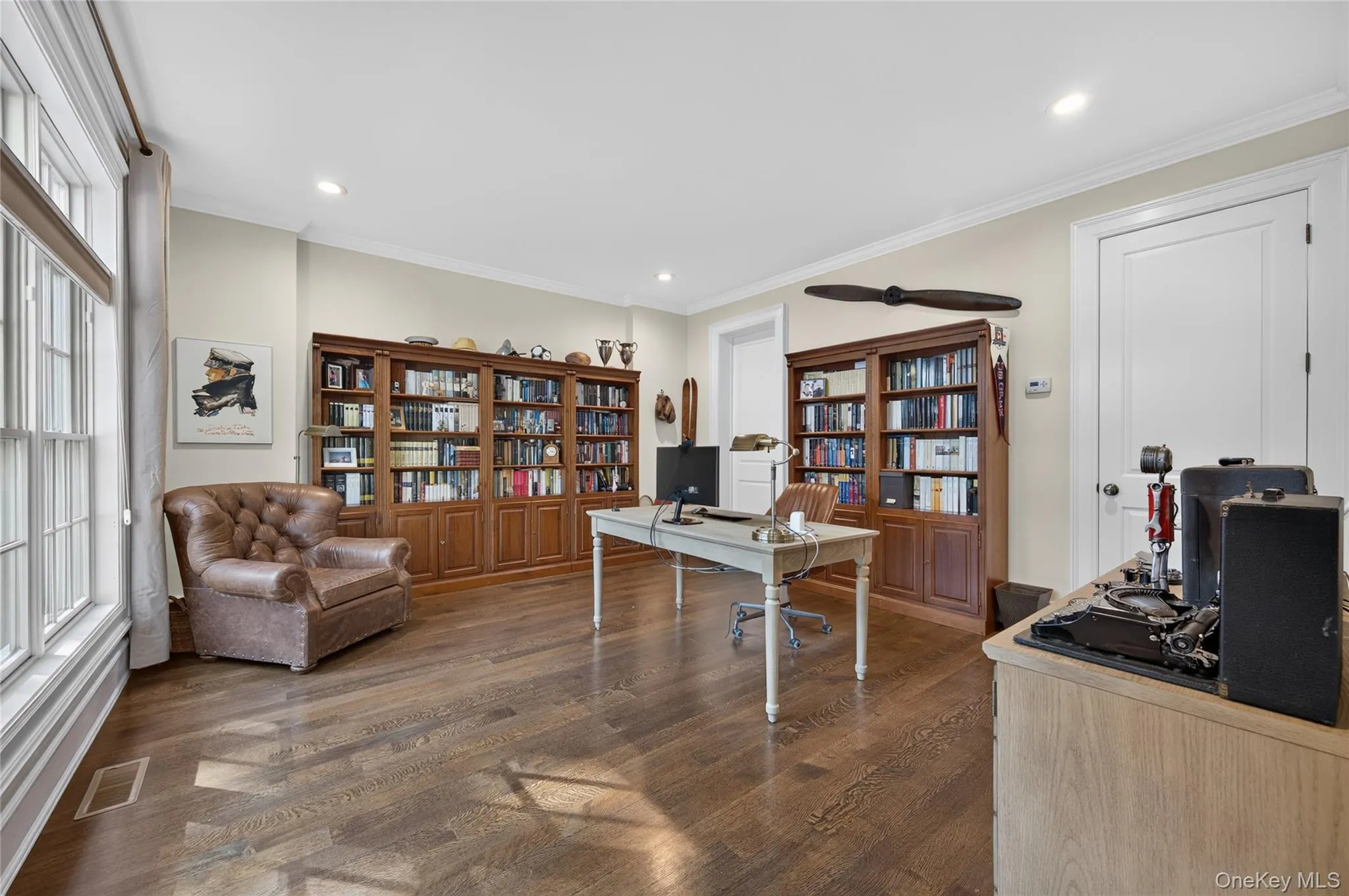 Super Spacious Office/Bedroom, first floor Super Spacious Office/Bedroom, first floor