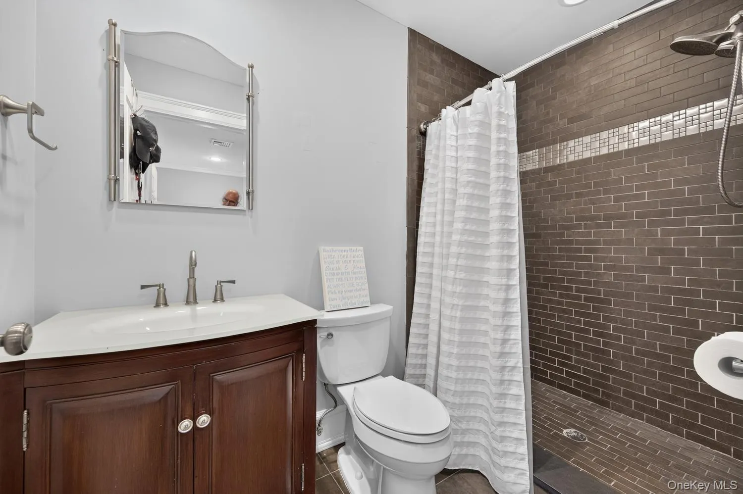 Full bath, 2nd floor Full bath, 2nd floor