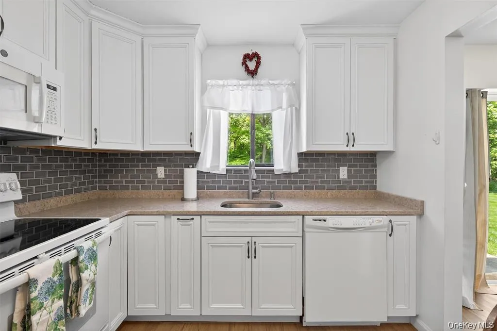 607 Mountain Laurel Drive, Monroe, NY, 3 Bedrooms Bedrooms, 6 Rooms Rooms,2 BathroomsBathrooms,Residential,For Rent,Mountain Laurel,0,1037650 607 Mountain Laurel Drive, Monroe, NY, 3 Bedrooms Bedrooms, 6 Rooms Rooms,2 BathroomsBathrooms,Residential,For Rent,Mountain Laurel,0,1037650