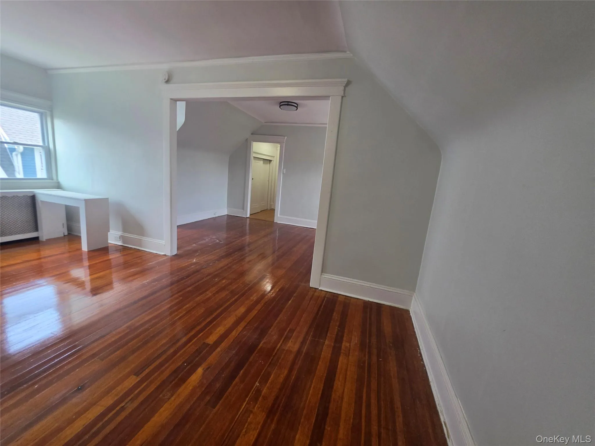 Living Room without virtual staging Living Room without virtual staging